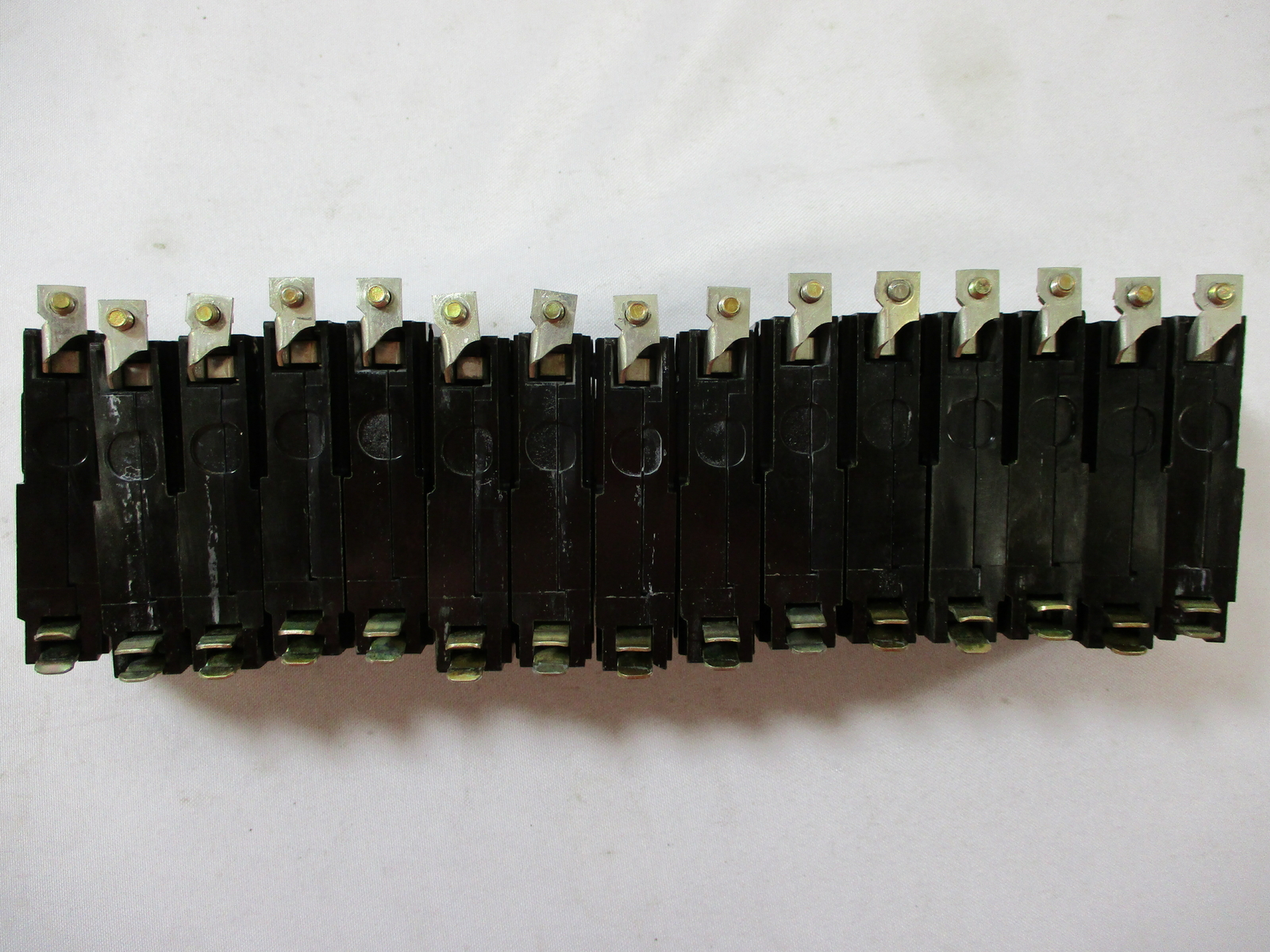(LOT OF 15) SQUARE D QOB120 CIRCUIT BREAKER 20A 1-POLE 120/240VAC