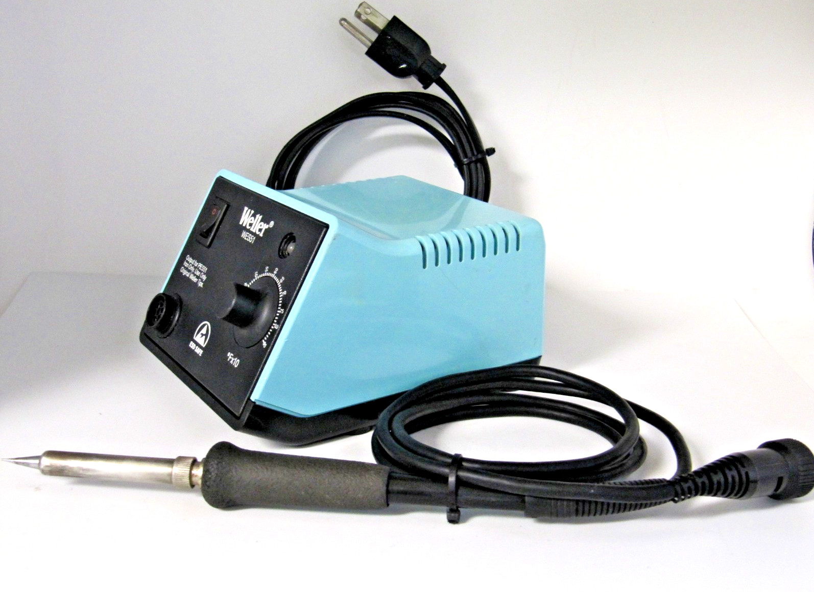 Weller Wes51 Soldering Iron Station with Tip For Repair Or Parts