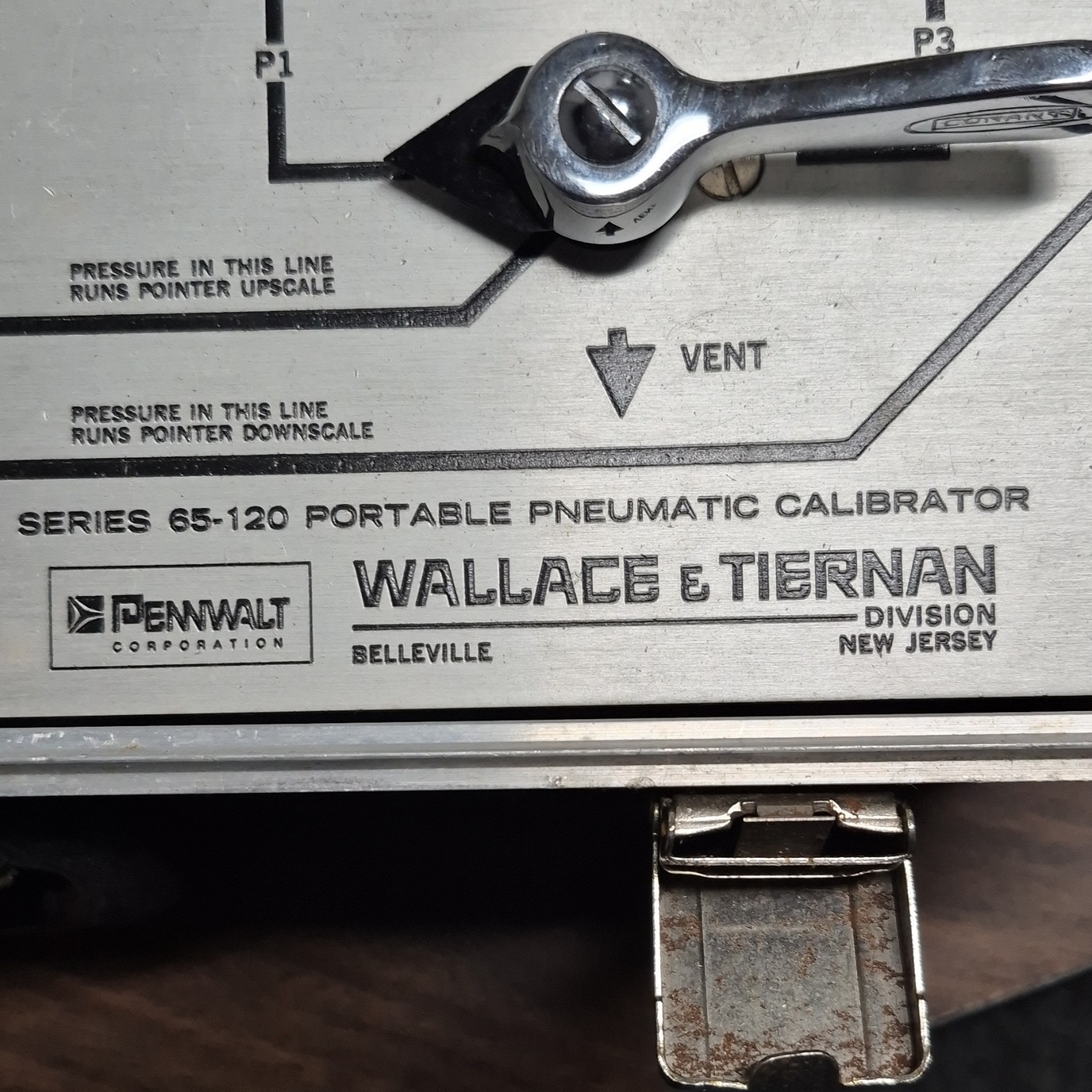 Wallace & Tiernan 65-120 Portable Pressure Calibrator -36 to 100 psi