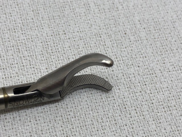 SNOWDEN-PENCER SP90-8007 DIAMOND-DRIVE NEEDLE HOLDER CURVED RT. 5 MM 32 CM (6)
