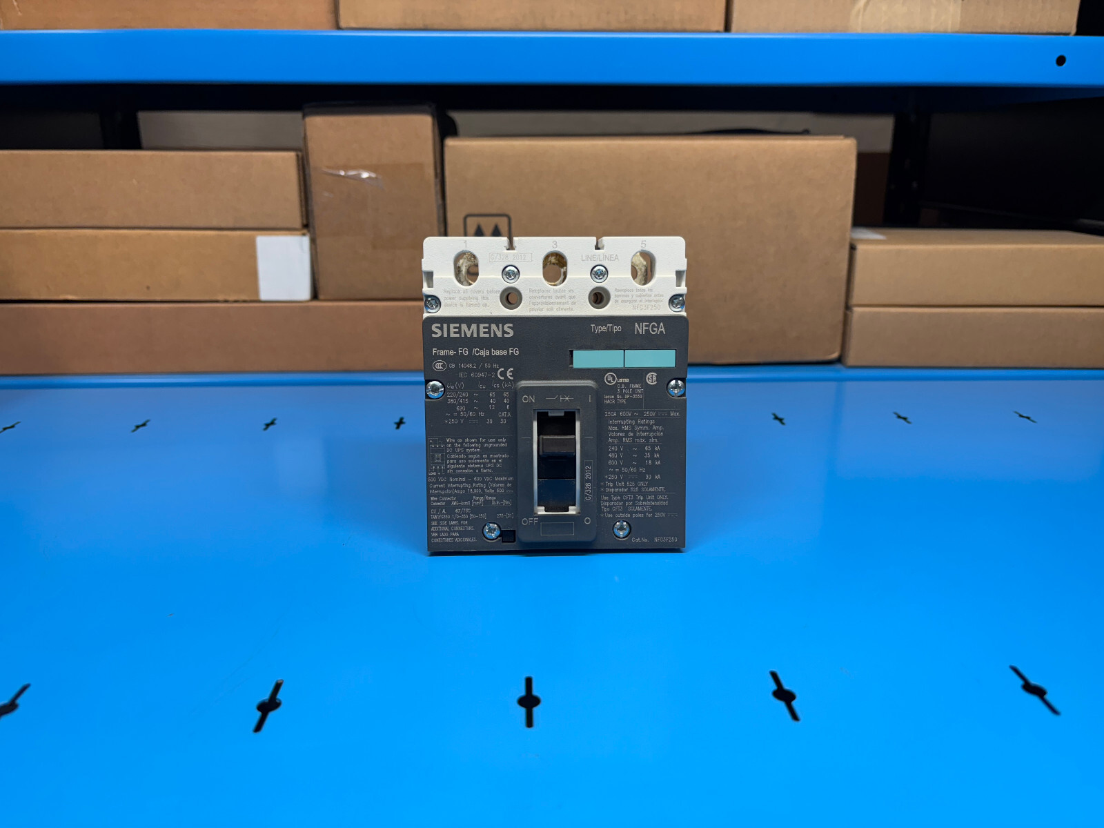 Siemens NFG3F250 250A 3-Pole Circuit Breaker VL Frame, Class N Caja Base