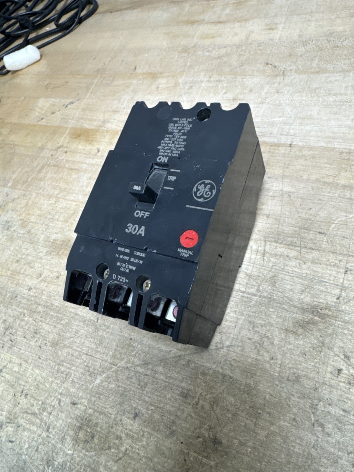GENERAL ELECTRIC TEY330 TEY 3 POLE 30 AMP 480v CIRCUIT BREAKER