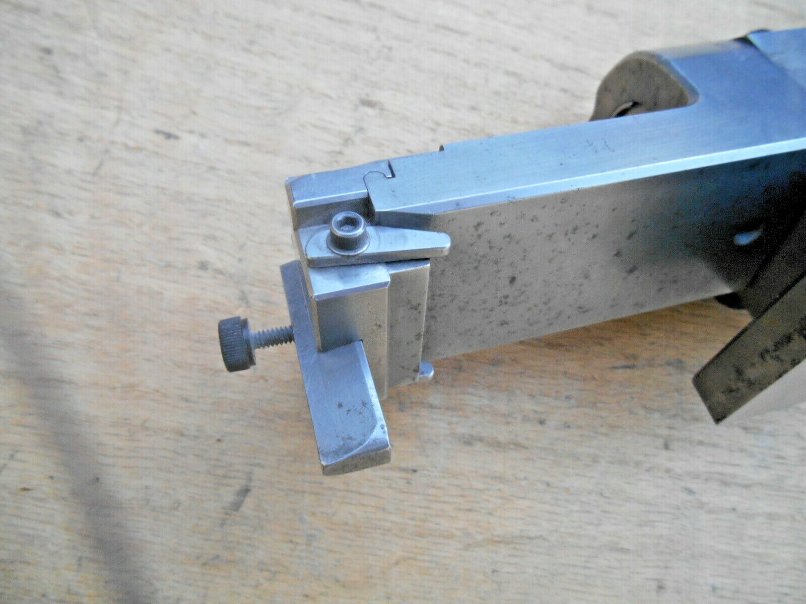 HERMANN SCHMIDT CLEARVIEW RADI-ANGLE FORM WHEEL DRESSER WITH 2 DIAMOND HOLDERS