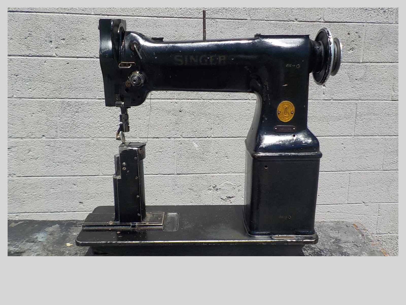 Industrial Sewing Machine Singer 138w100,Post,roller feed, Leather