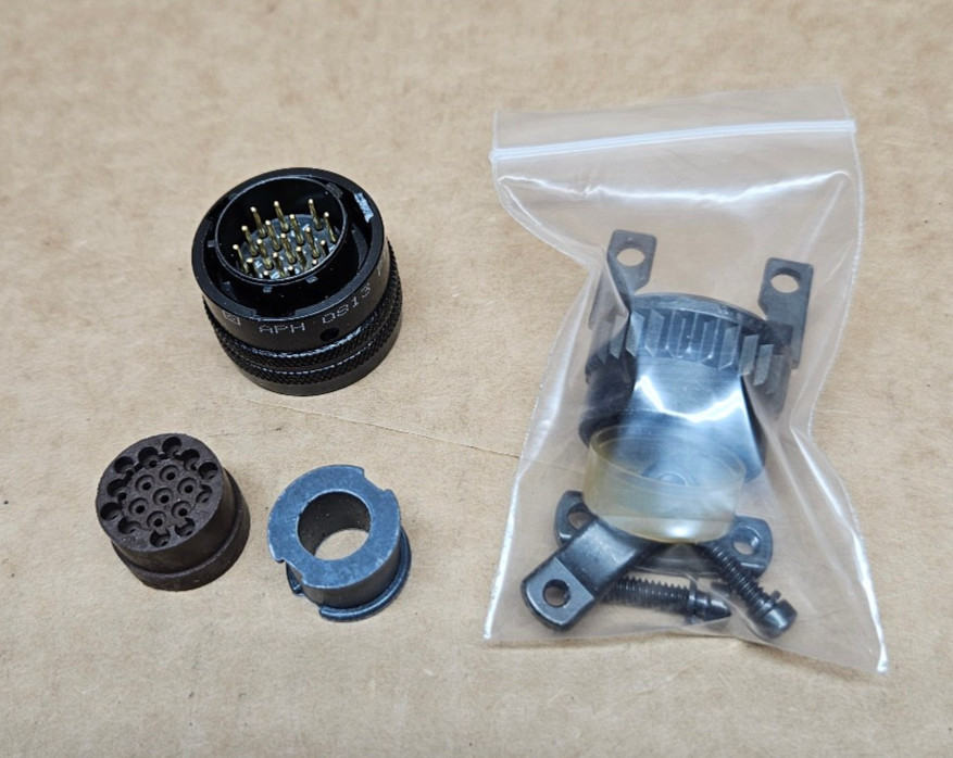 Amphenol – PT06E14-18P Mil Connector – NOS