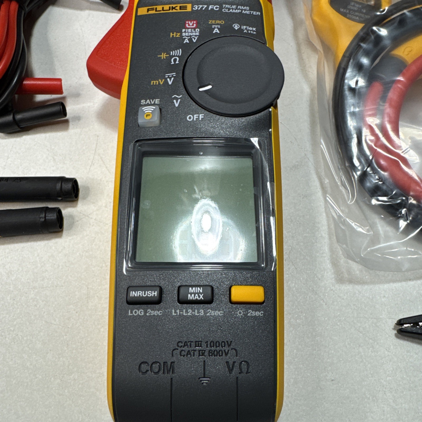 Fluke 377 FC Non-Contact Voltage True-RMS AC/DC Clamp Meter with iFlex 3-Phase