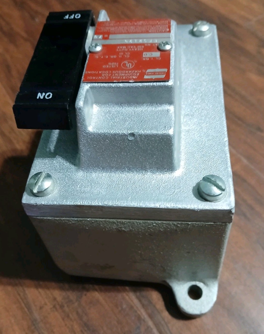 Crouse-Hinds EFS2194 Explosion Proof Tumbler Switch Condulet 3/4 EDS-271 New