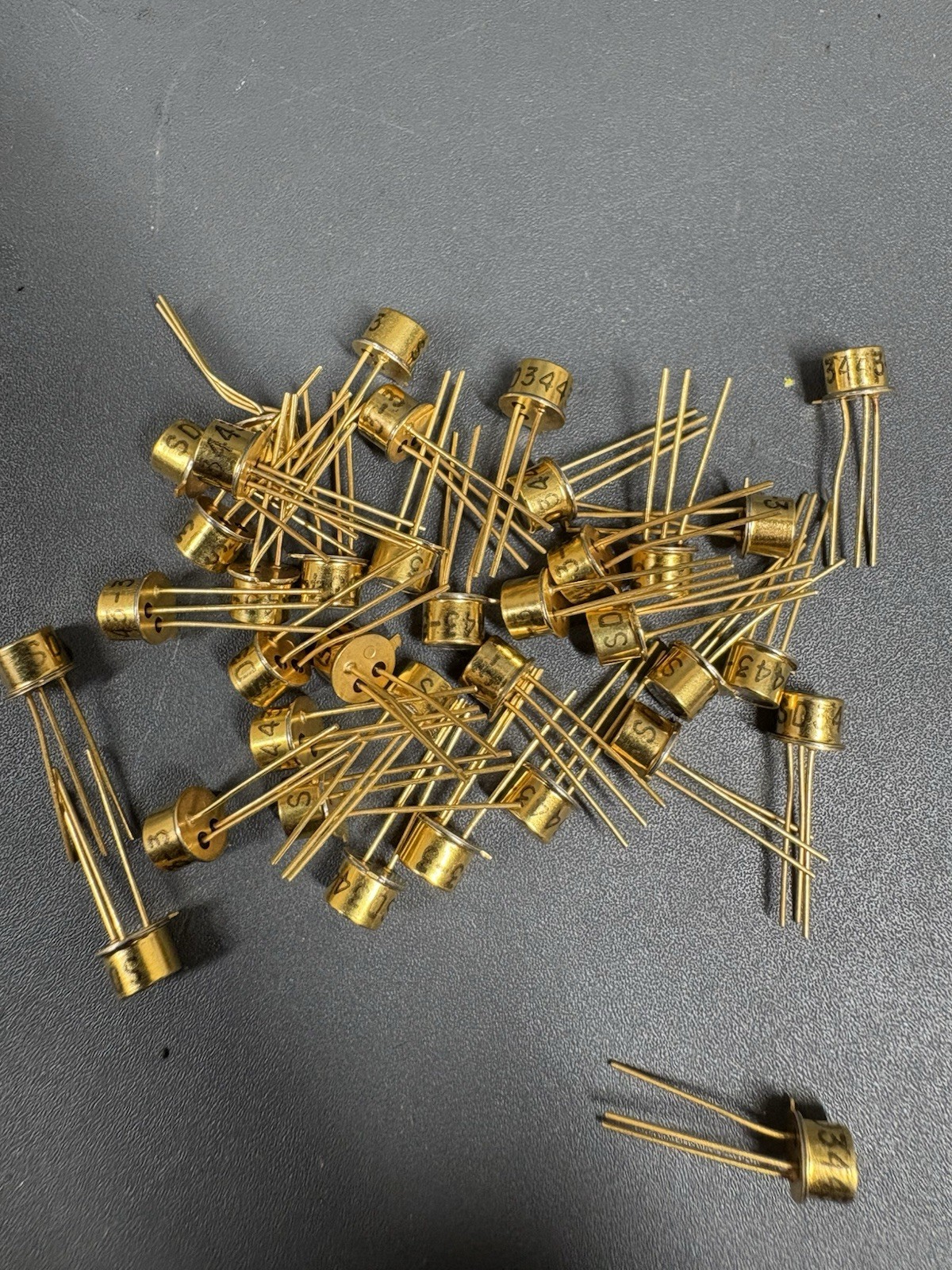 SD3443-3 Gold TO-18 Transistor NOS Lot 36