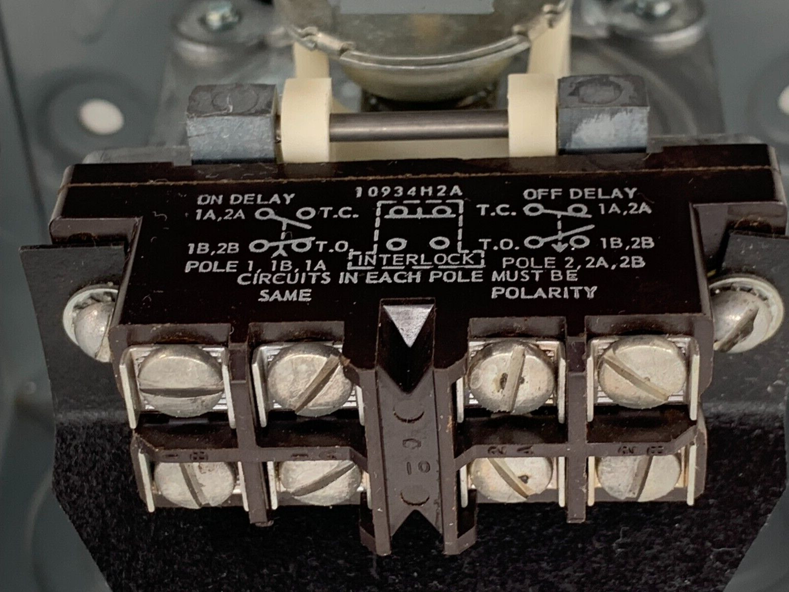 Cutler-Hammer 10337H293A 1-Minute Pneumatic Time Delay Relay 600V Timing Switch