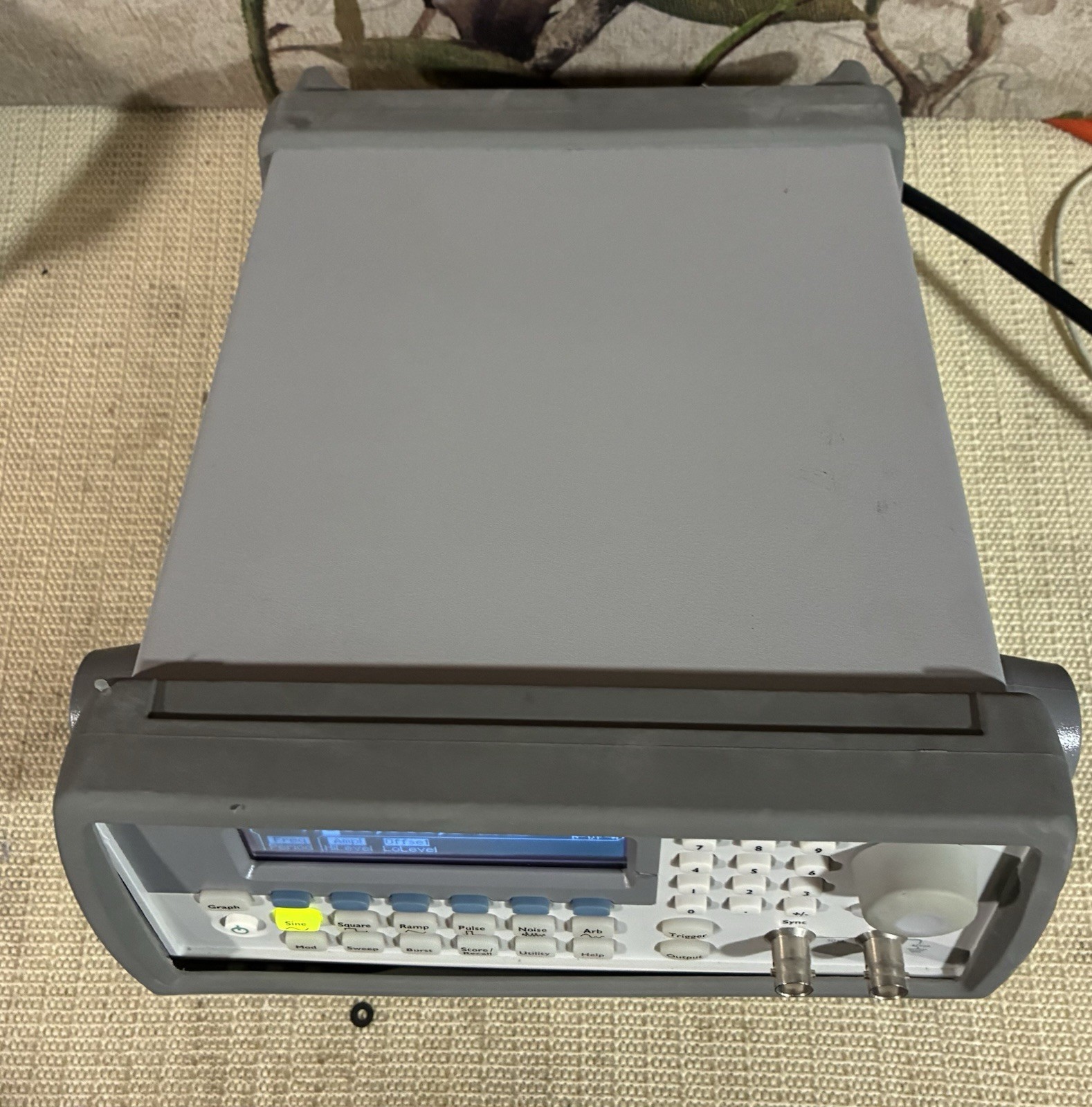 Agilent 33220A Function/Arbitrary Waveform Generator 20MHz – Used