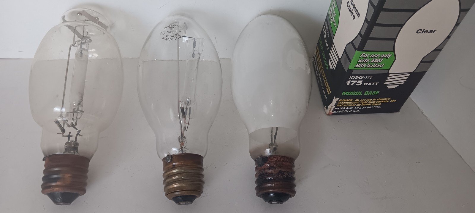 Collectible Box for H39KB-175W Mercury Vapor 175 Watt Lamps + 3 Untested Bulbs