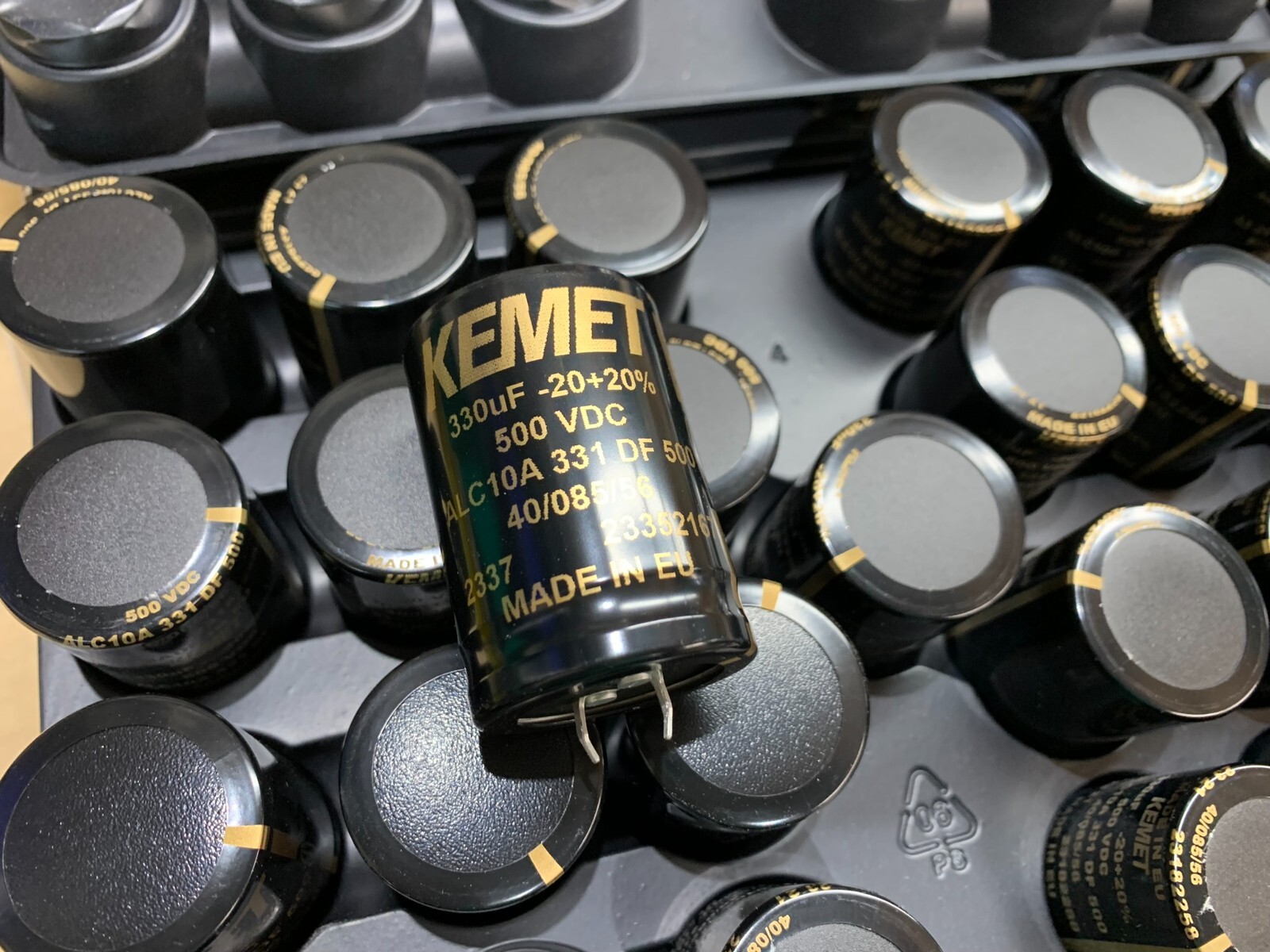 QTY-1 Kemet Aluminum Electrolytic Capacitor Radial Snap In 330uF 500V 20% 85°C