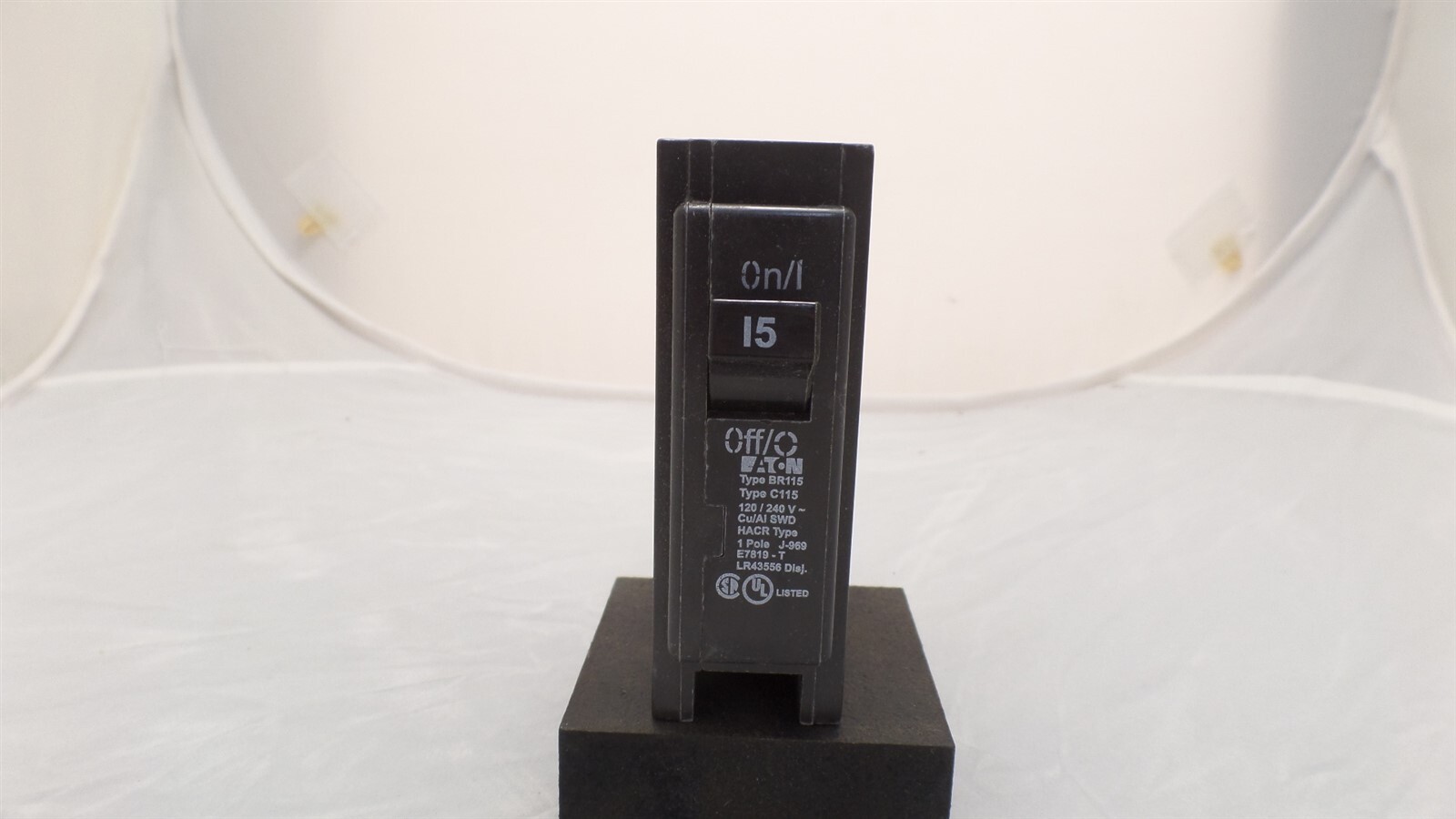 EATON BR115 BR 15A AMP 120/240V VOLTS SINGLE-POLE CIRCUIT BREAKER