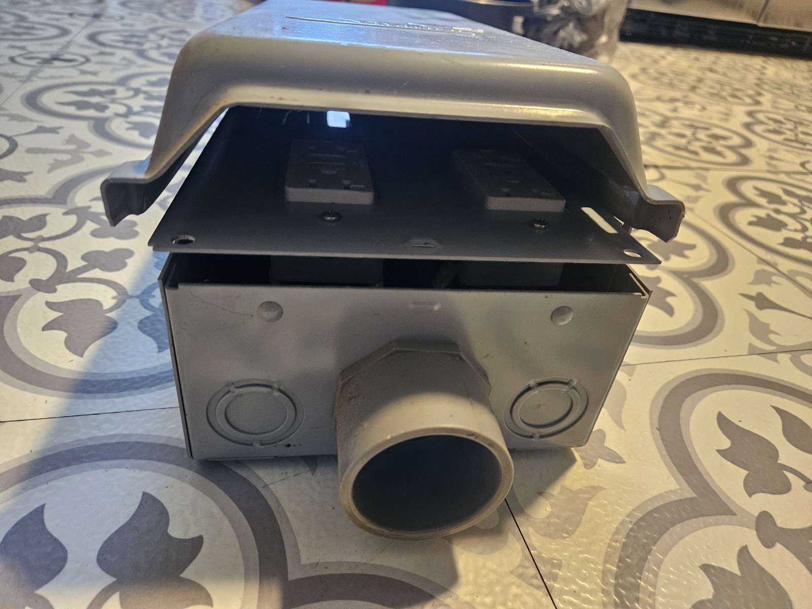 Midwest 120/240 Volts 70 Amps Outdoor Power Outlet