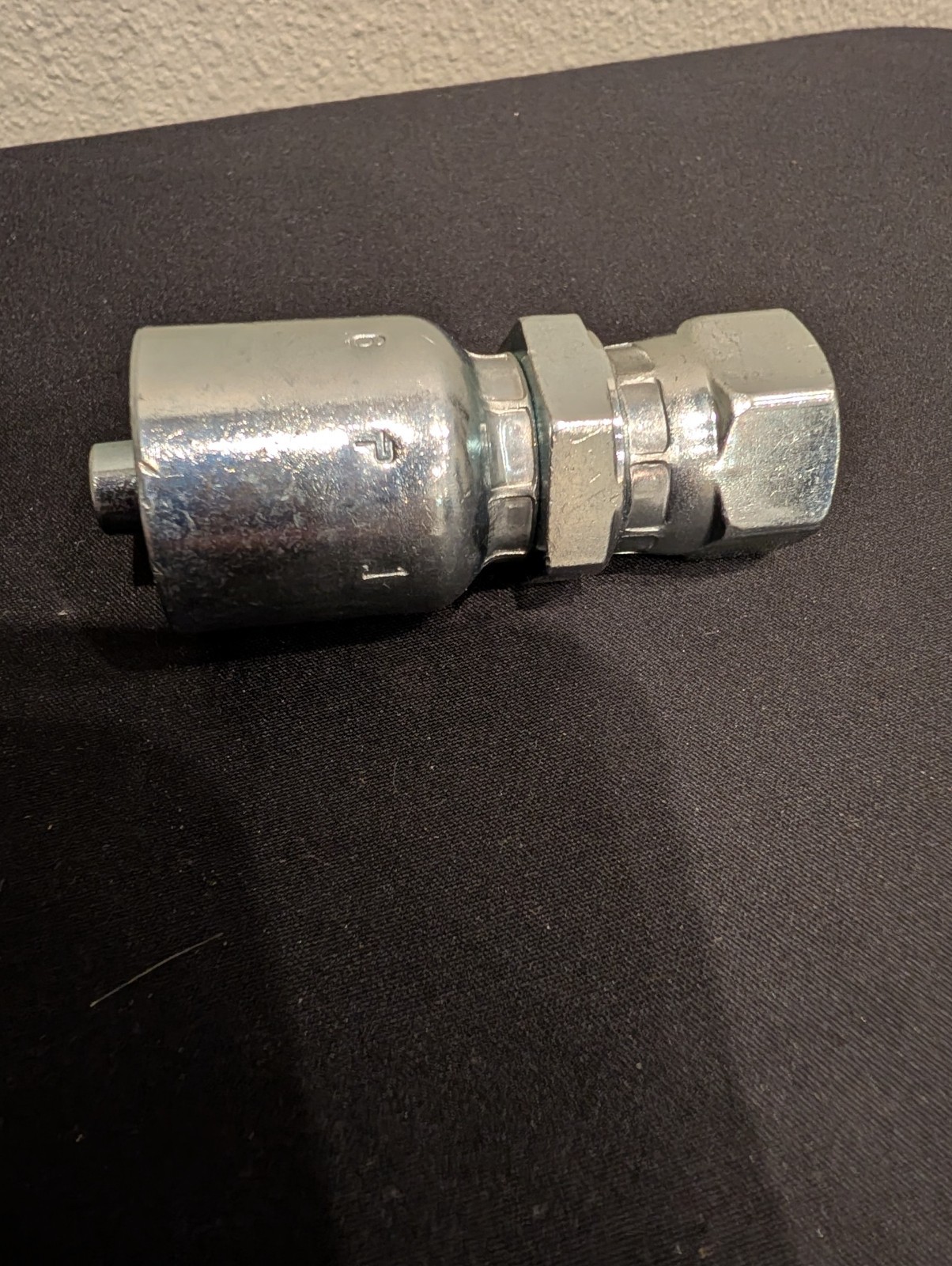 1FU43-6-6 Parker Adapter Swivel 3/8 BSPP (Flare) X 3/8 Hose Steel