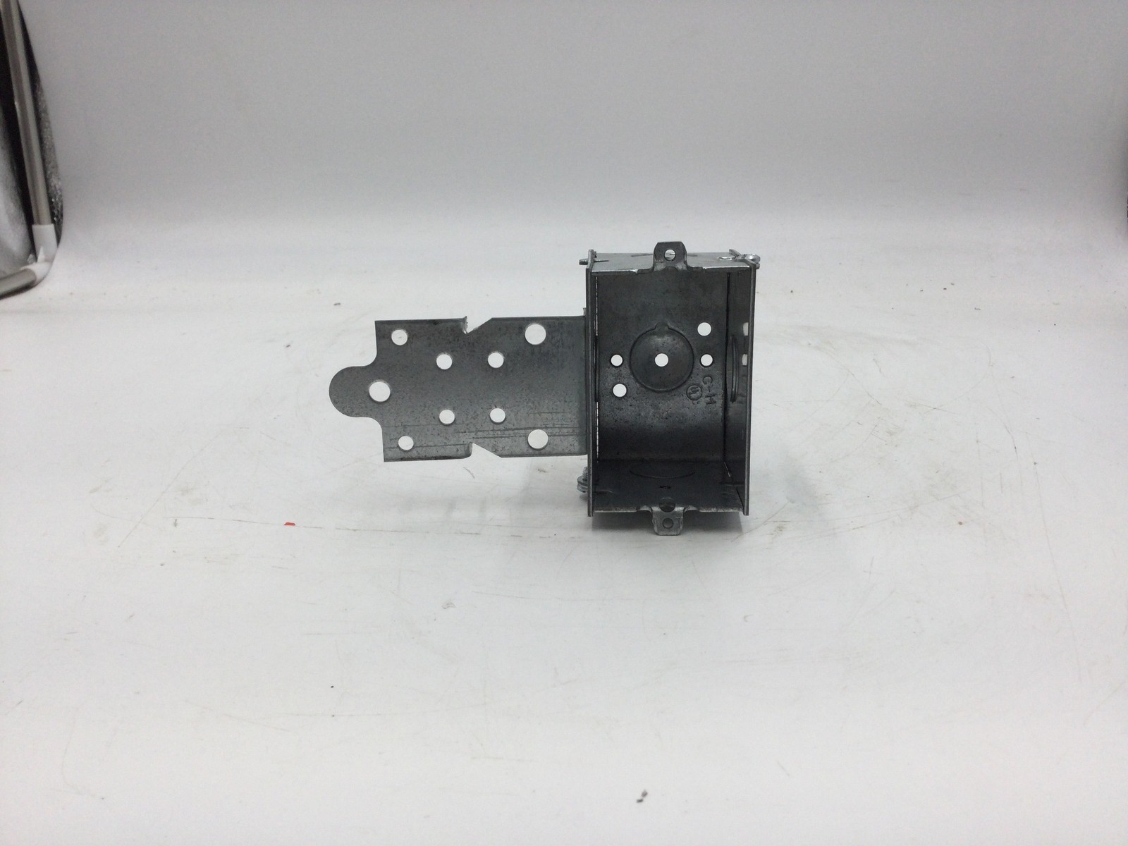 Eaton/Crouse-Hinds TP220/665066 2-1/2″ Deep Switch Box