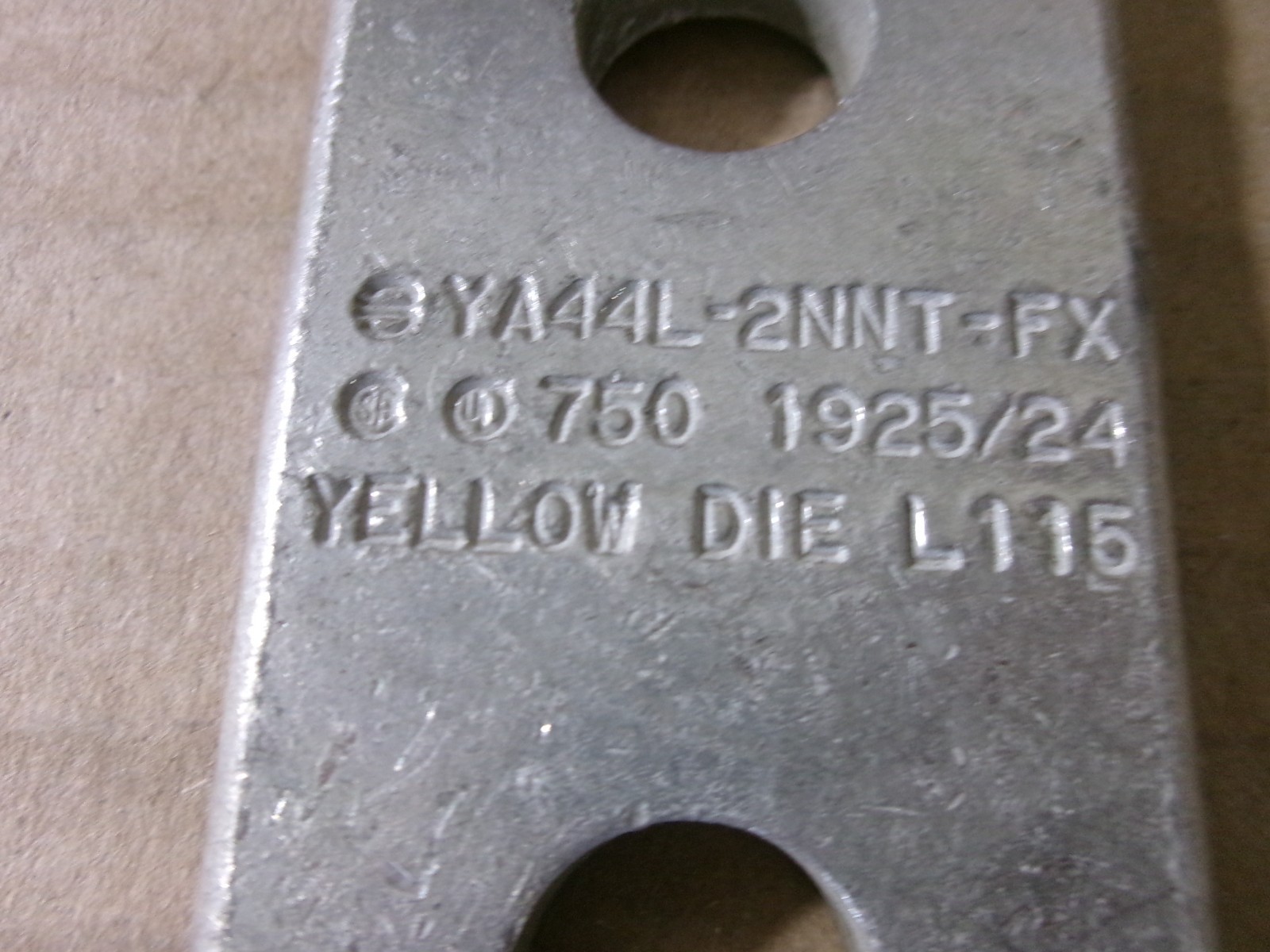 New Burndy YA44L-2NNT-FX Compression Lug 750 KCMIL 1925/24 YELLOW mcm
