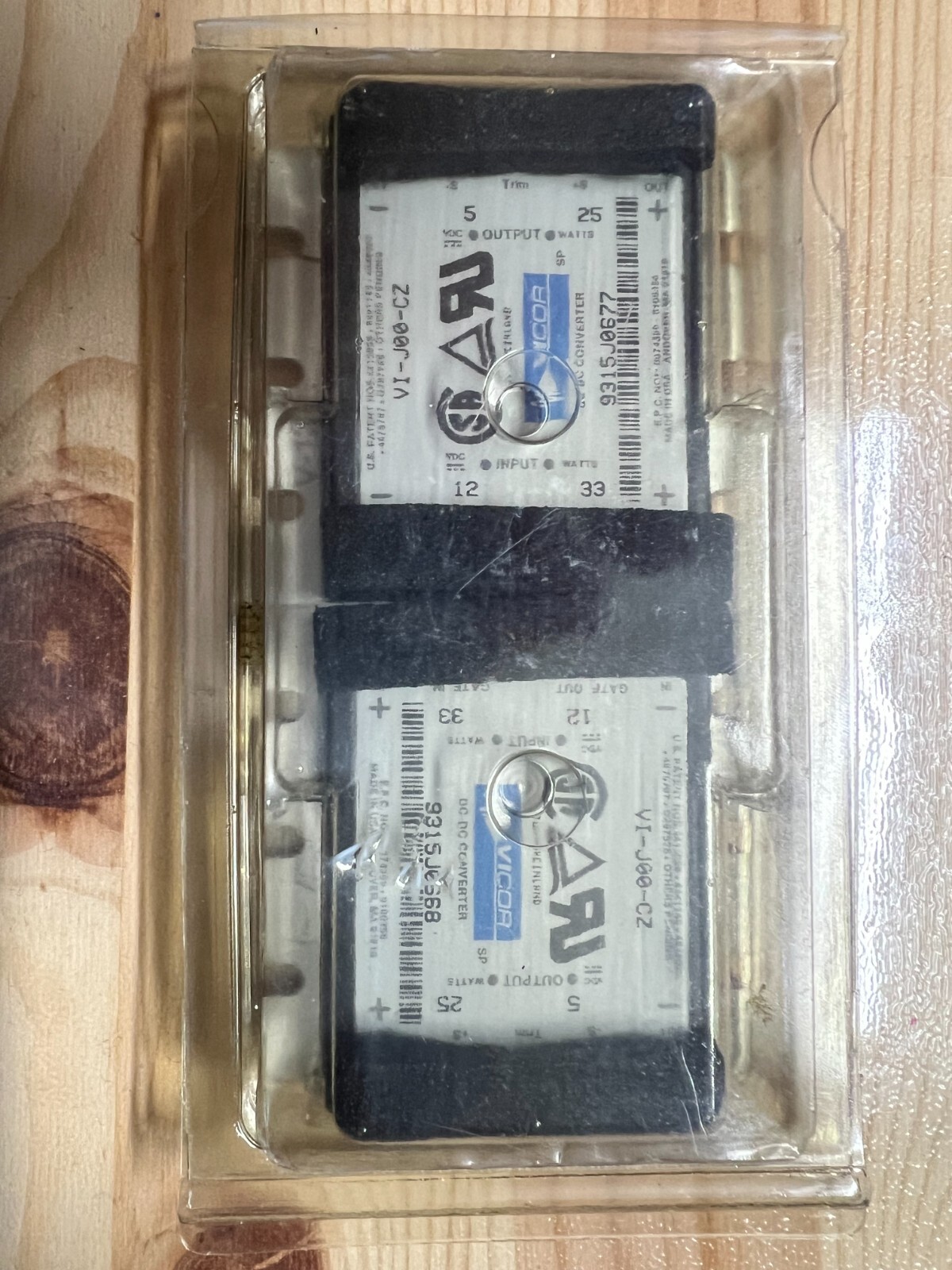 2pcs Vicor VI-J00-CZ DC to DC Converter 12VDC 33W In, 5VDC 25W Out.