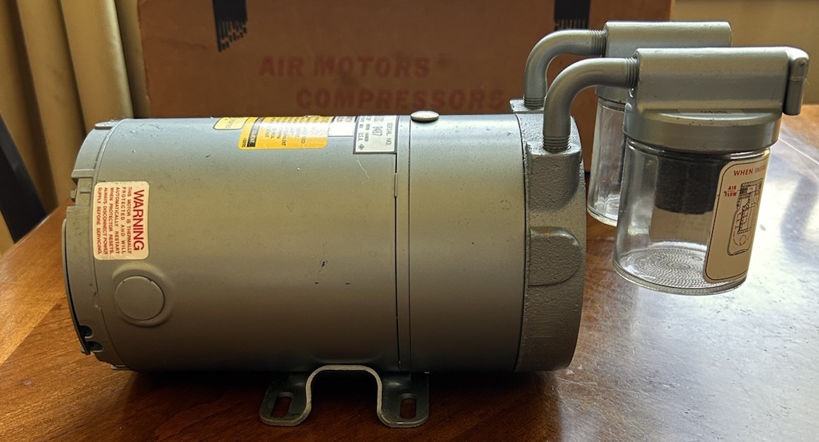 Gast 0522-V103-G18DX Oil-Less Rotary Vane Vacuum Pump Compressor 1/4 HP W/ Box