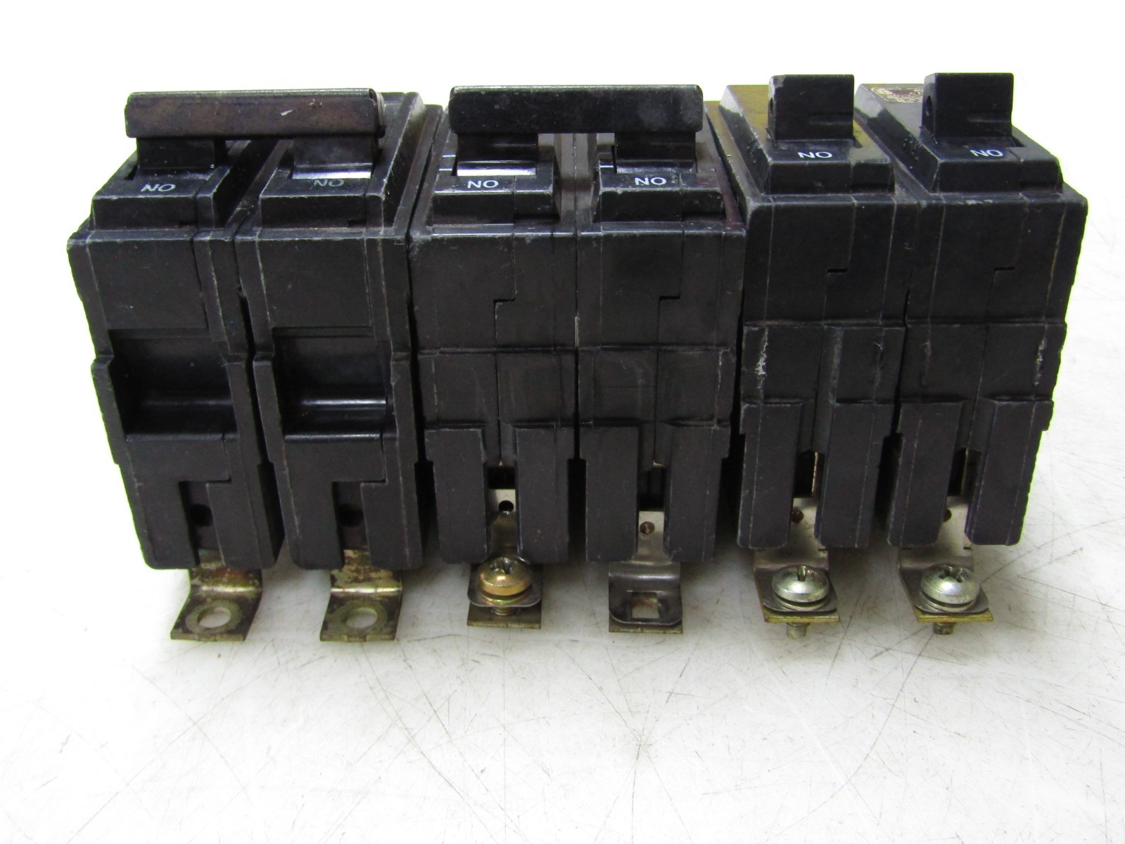 🙌 3) GE 30 AMP CIRCUIT BREAKER 120/240 VAC 2 POLE THQB2130 LOT OF 3