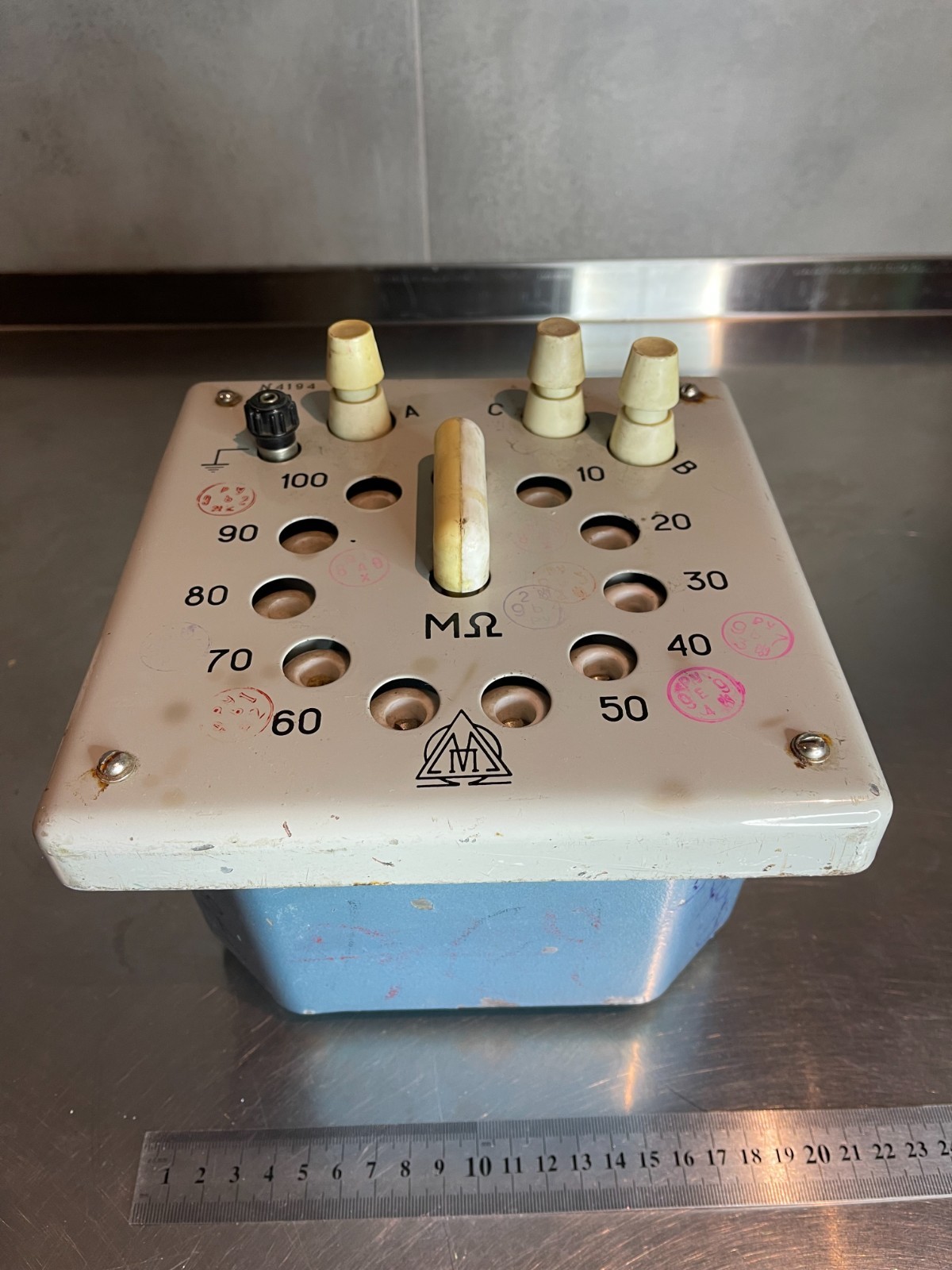 0 10 20 30 40 50 60 70 80 90 100 MOhm Resistance Standard Box 0.02% 600V