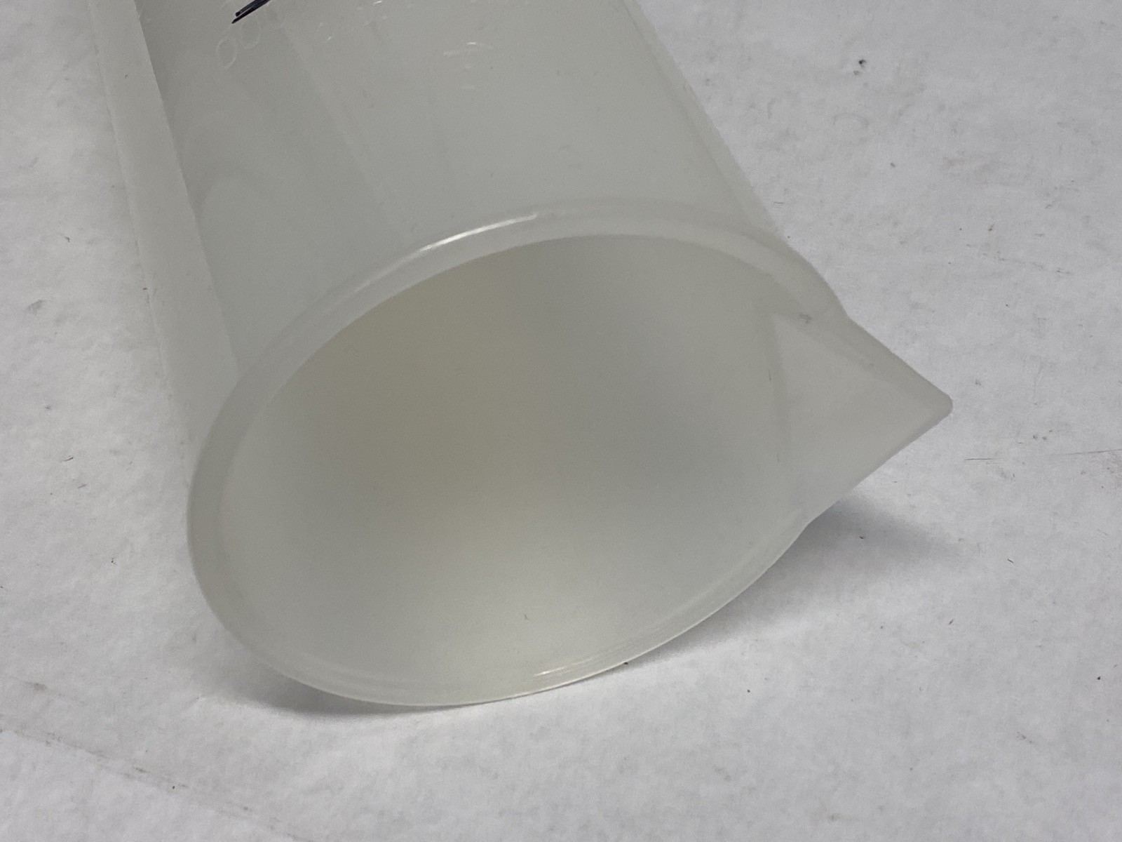 NALGENE 4000mL 4L Polypropylene TC/TD Graduated Cylinder w/Pour Spout 3662-4000