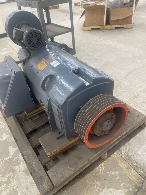 GE KINAMATIC Direct Current Motor 200 HP 500 Volts RPM 1750/2000 Type CDL409AT