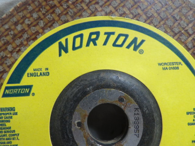 Norton 7″X1/4″X7/8″ Brown Grinding Disc for Stainless Steel A24-KBFR2 (qty of 5)