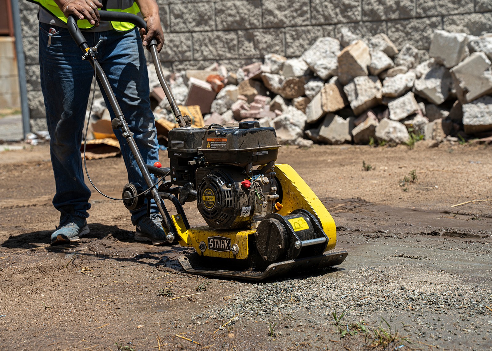 7.0hp Walk-Behind Vibratory Plate Compactor soil Dirt Rammer 212cc EPA Engine