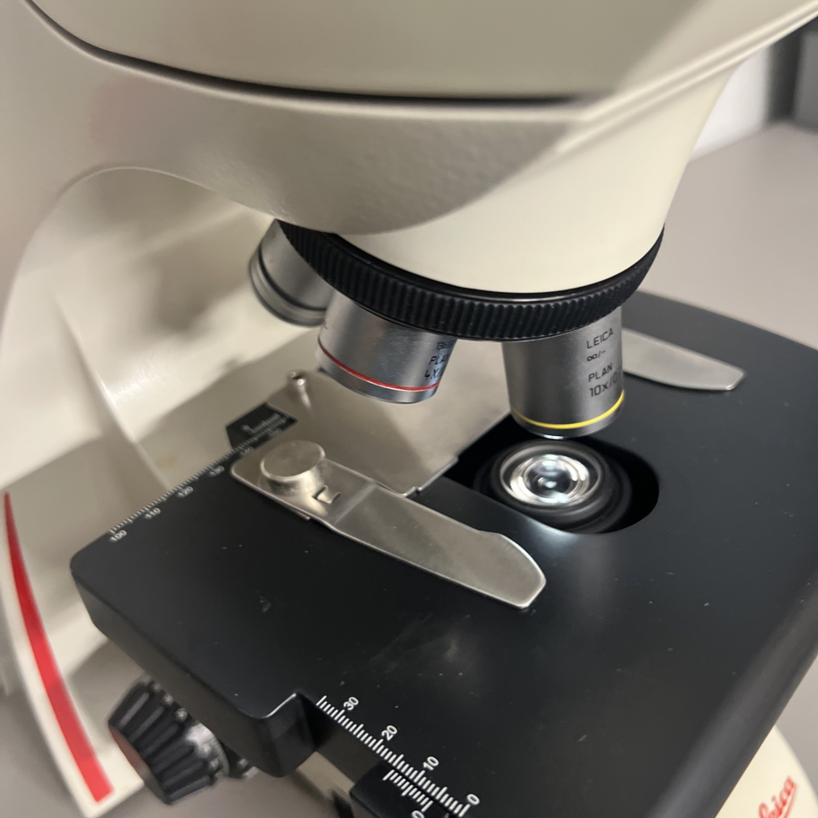Leica DM500 Binocular Educational Microscope w/ 4x, 10x, 40x, 100x Objectives