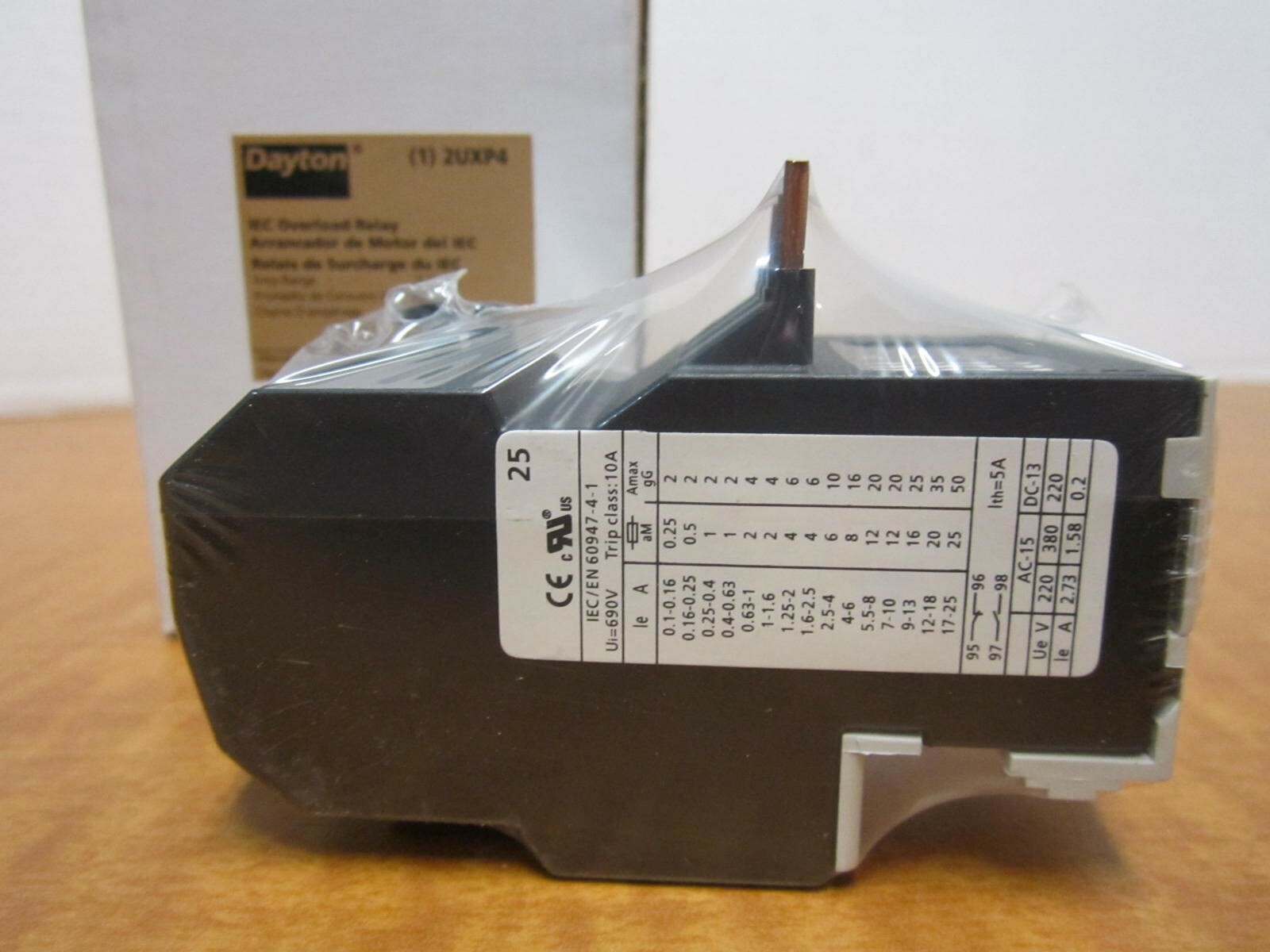 Overload Relay 0.25 to 0.4 Amp Range w/ Trip Indicator Finger Safe Terminals NEW