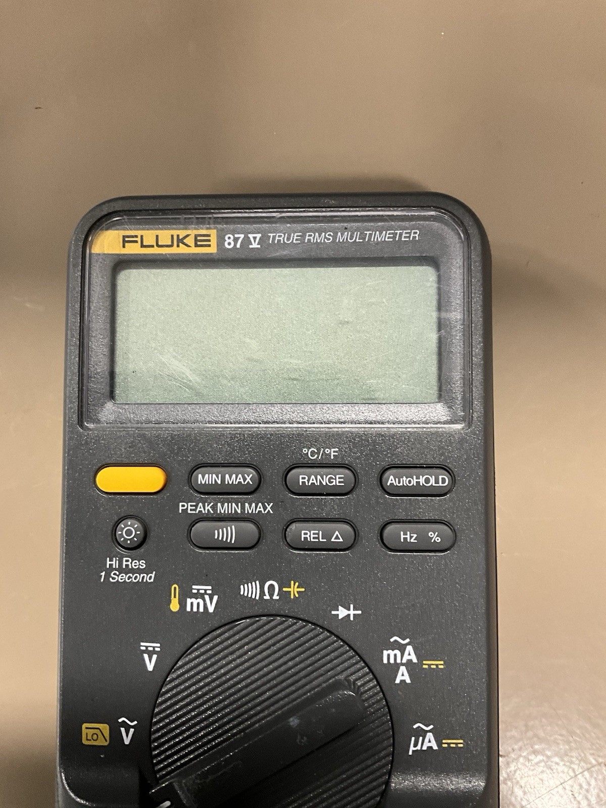 FLUKE 87 V TRUE RMS MULTIMETER POWERS ON