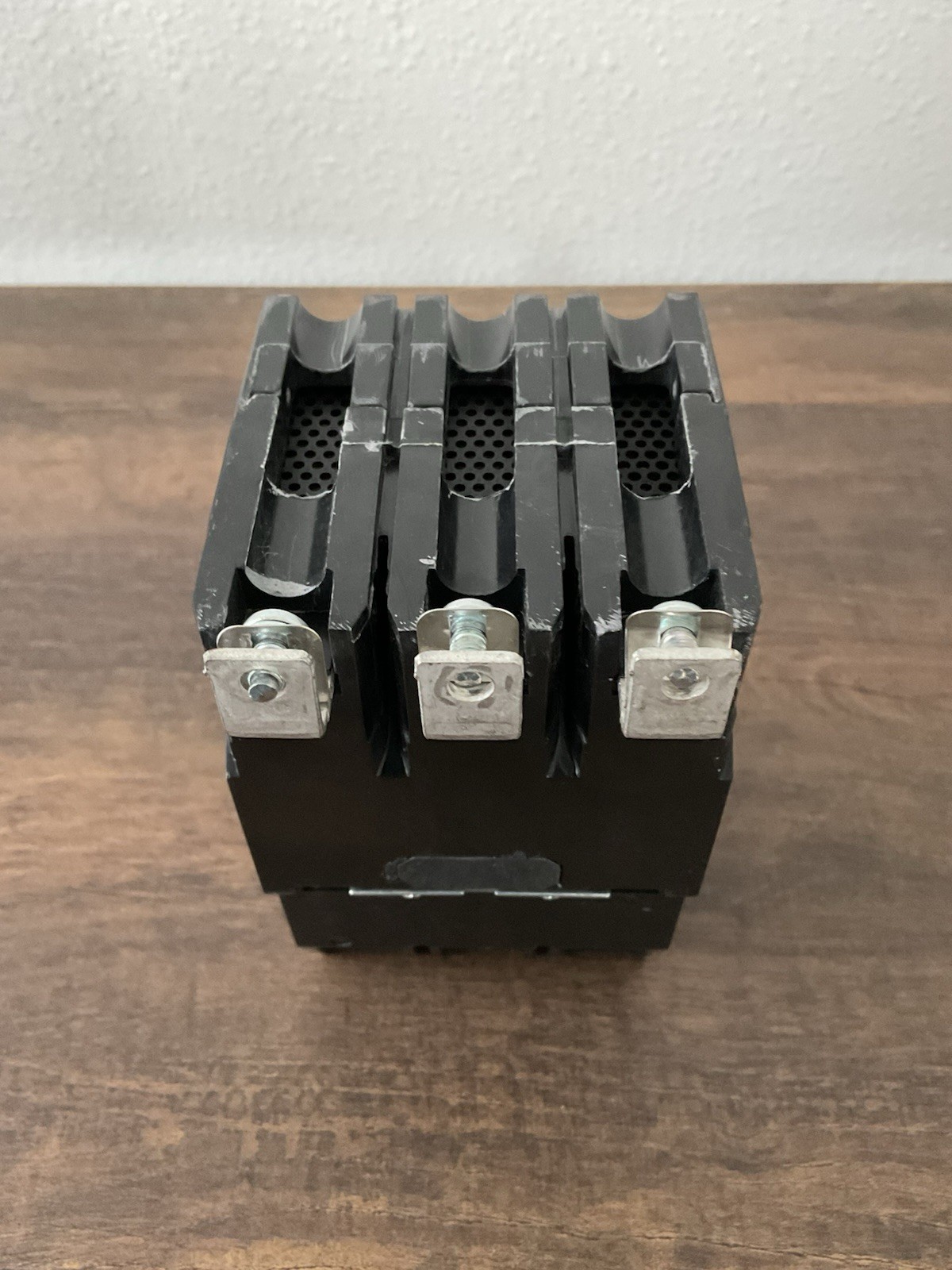 GE/ABB TEY340 40 Amp 3 Pole 480Y/277V Circuit Breaker New, No Box