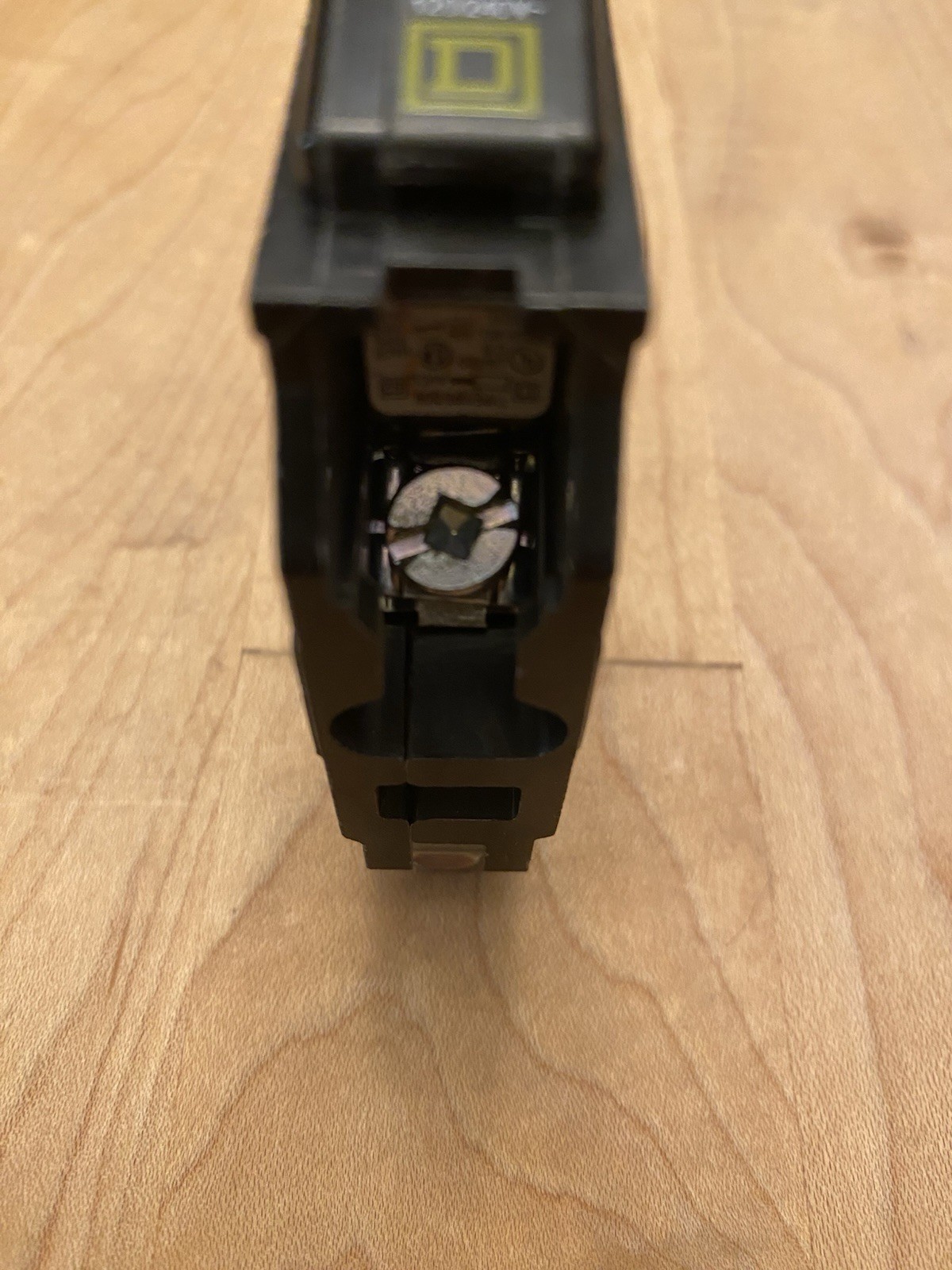 Square D QOB110 Circuit Breaker 1 Pole 10 Amp Type QOB Bolt-On