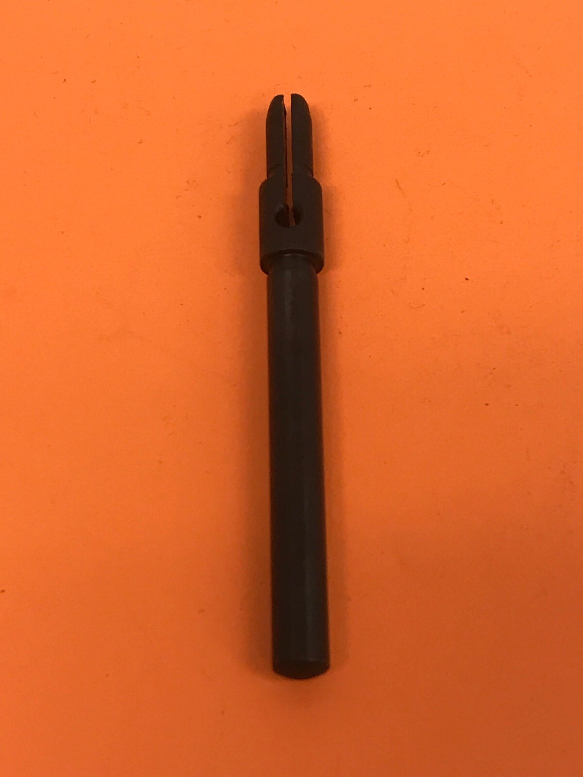 *NOS* 225381-SINGER-SPINDLE FOR SEWING MACHINE *FREE SHIPPING*