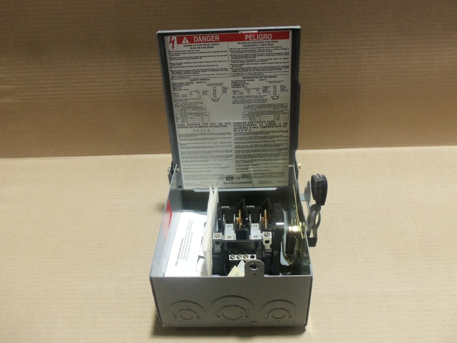 NEW SQUARE D D221NRB SAFETY SWITCH DISCONNECT 30A 240V FUSIBLE SINGLE PHASE AK
