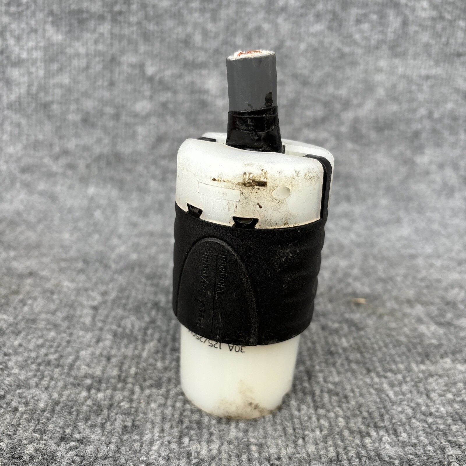 Pass & Seymour L1430C 30A 125/250V 3P 4W Twist Lock Receptacle Connector Used