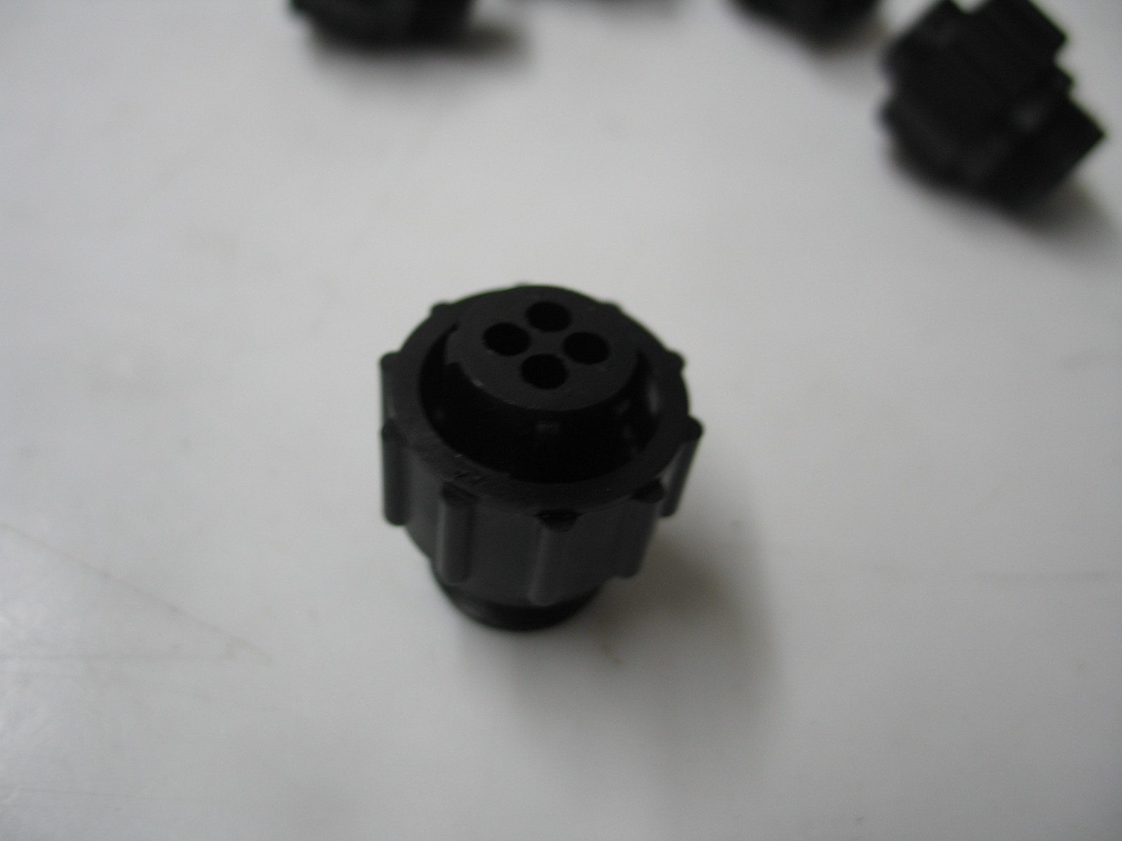 NIB 5 PCS TE CONNECTIVITY AMP 206060-1 FEMALE CONNECTOR PLUG HOUSING 4 PIN Q0375