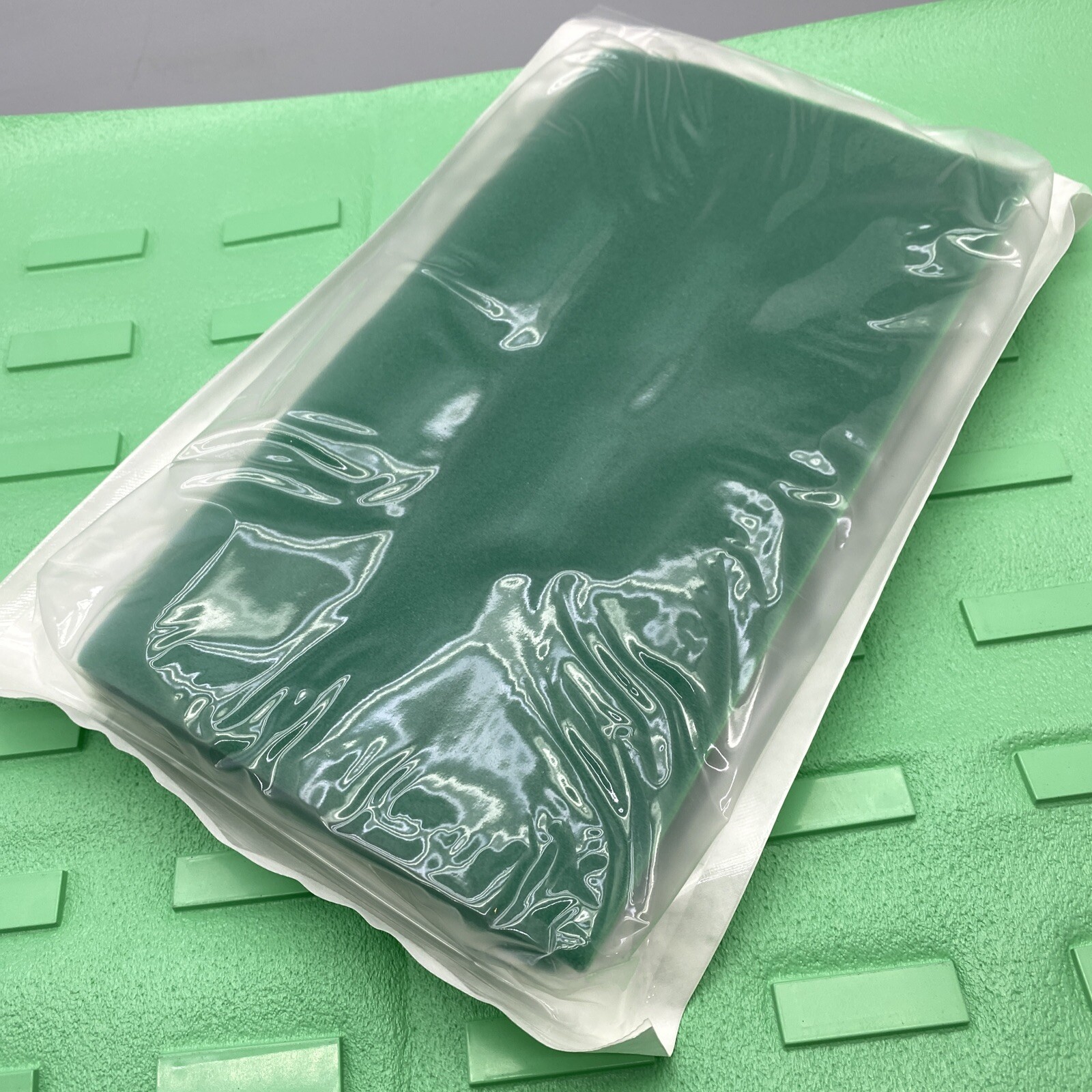 Extra Large 16 X 20 Cardinal Health Disposable Magnetic Instrument Pad Sterile