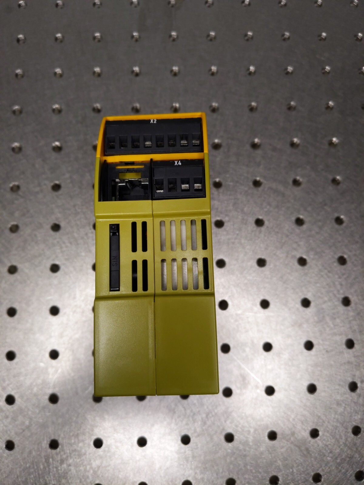 PILZ 750330 / 750330 SAFETY RELAY SUP REV PNOZ S30 24-240 VAC DC NEW NO BOX
