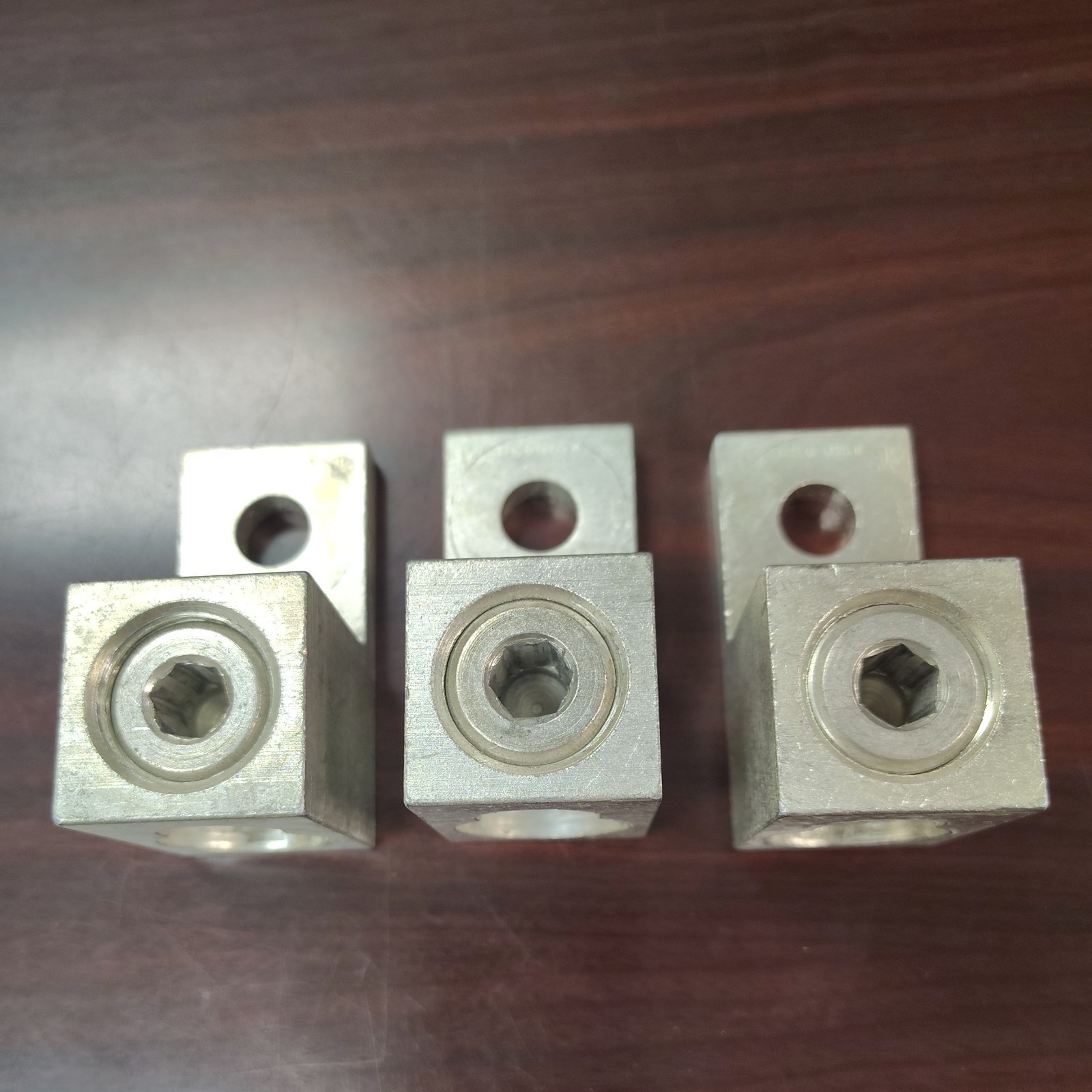 Ilsco D3121 Lugs, Rated for 750kcmil – 1/0 or (2) 300kcmil – 1/0 NEW – LOT OF 3
