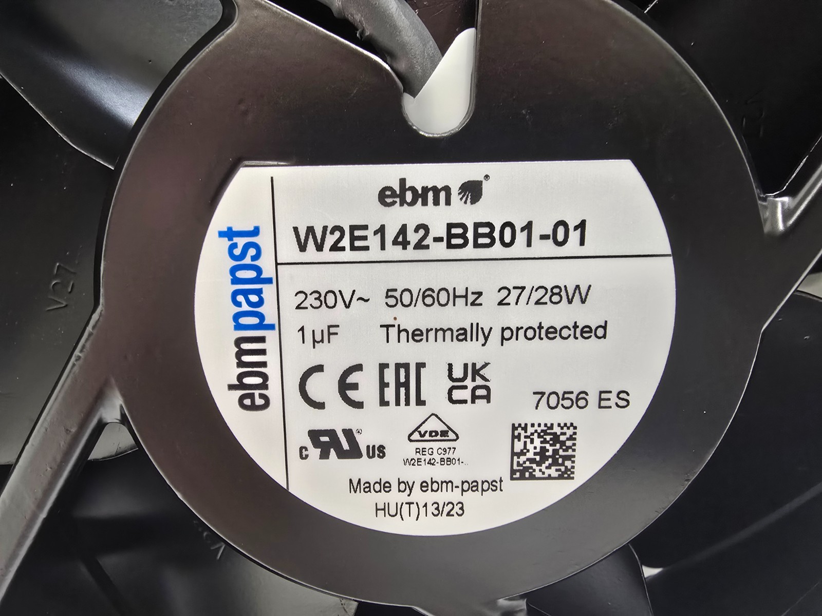 NEW OLD STOCK! EBMPAPST 27/28W 230V COMPACT FAN W2E142-BB01-01