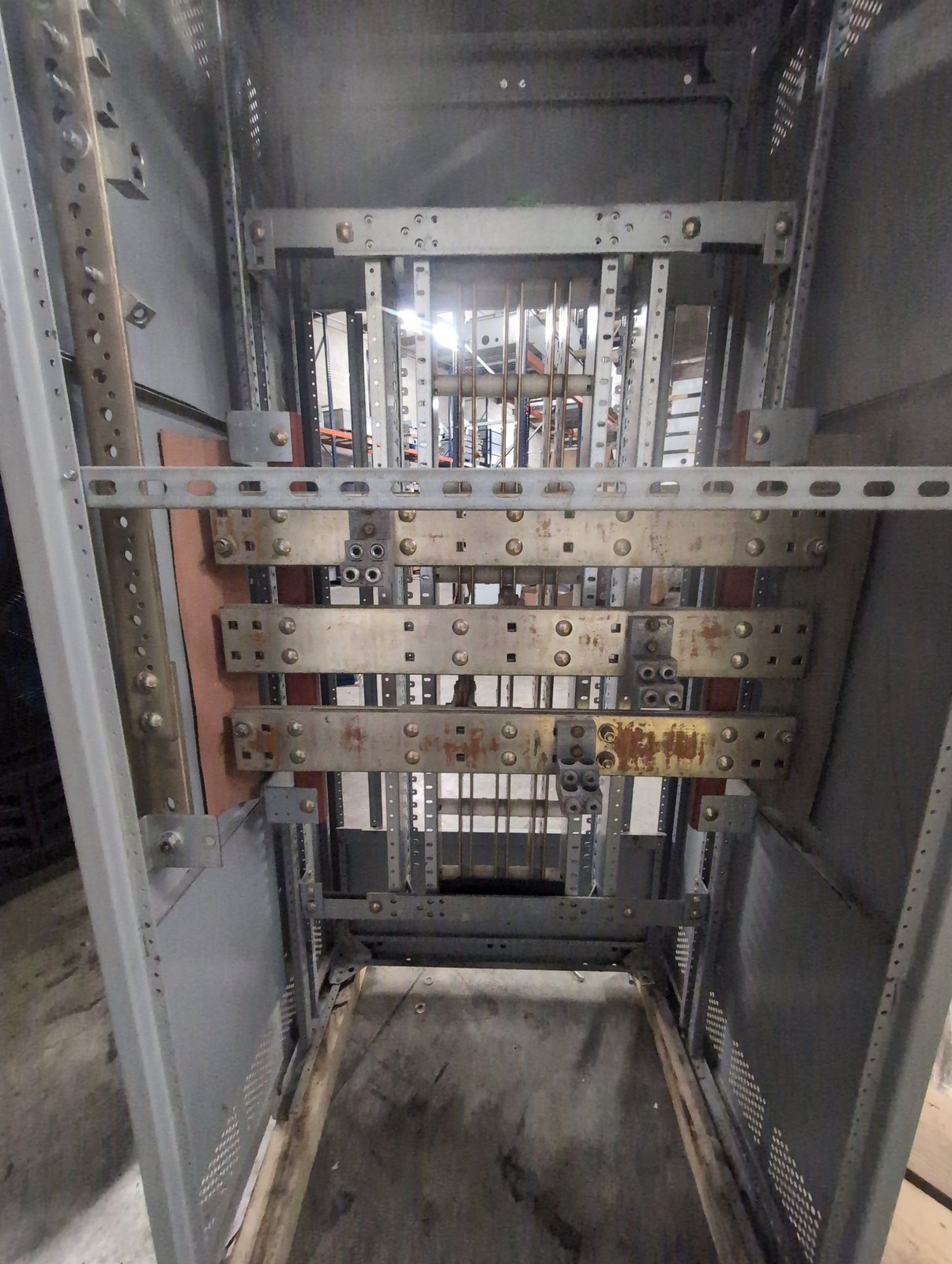 GE SPECTRA SERIES SWITCHBOARD 3000A 480/277V 3PH 4W NEMA 1