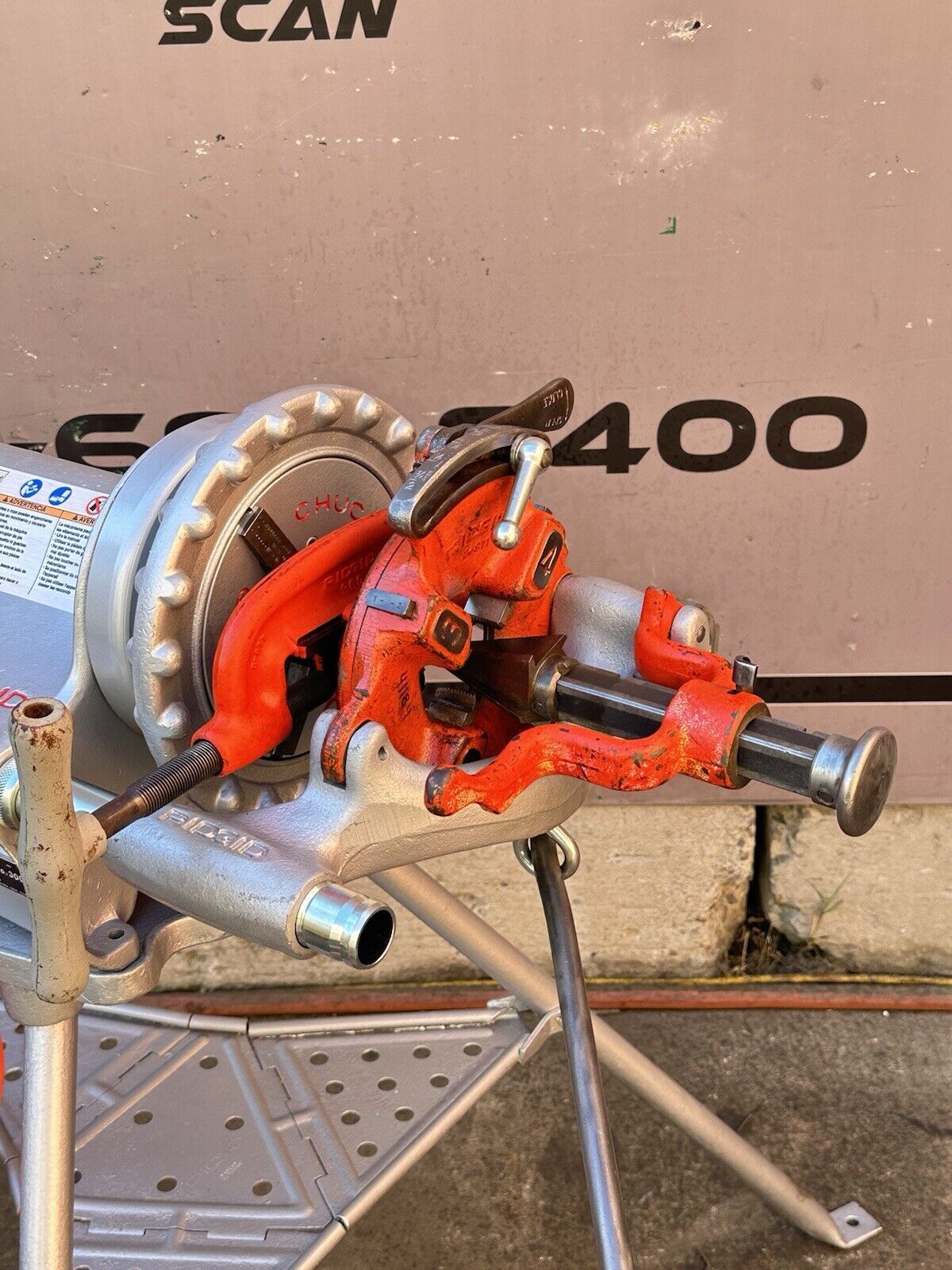RIDGID 300 PIPE THREADING MACHINE + FOOT SWITCH , CARRIAGE NICE REFURBISHED