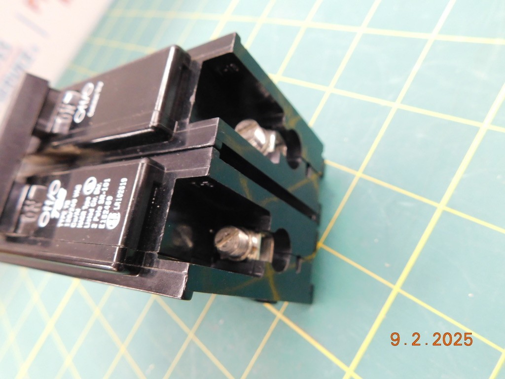 THOMAS & BETTS CIRCUIT BREAKER 2P, 30A, TB230 double pole T&B, U,Q,O