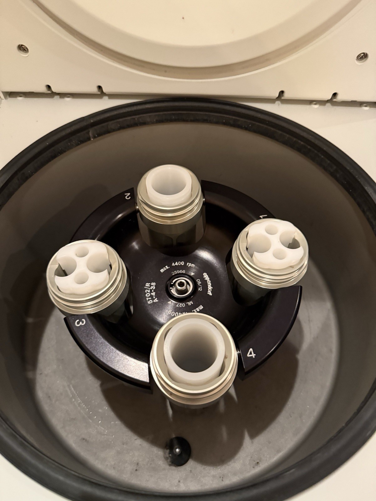 Eppendorf 5702RH Refrigerated/Heated Centrifuge Good Condition Working