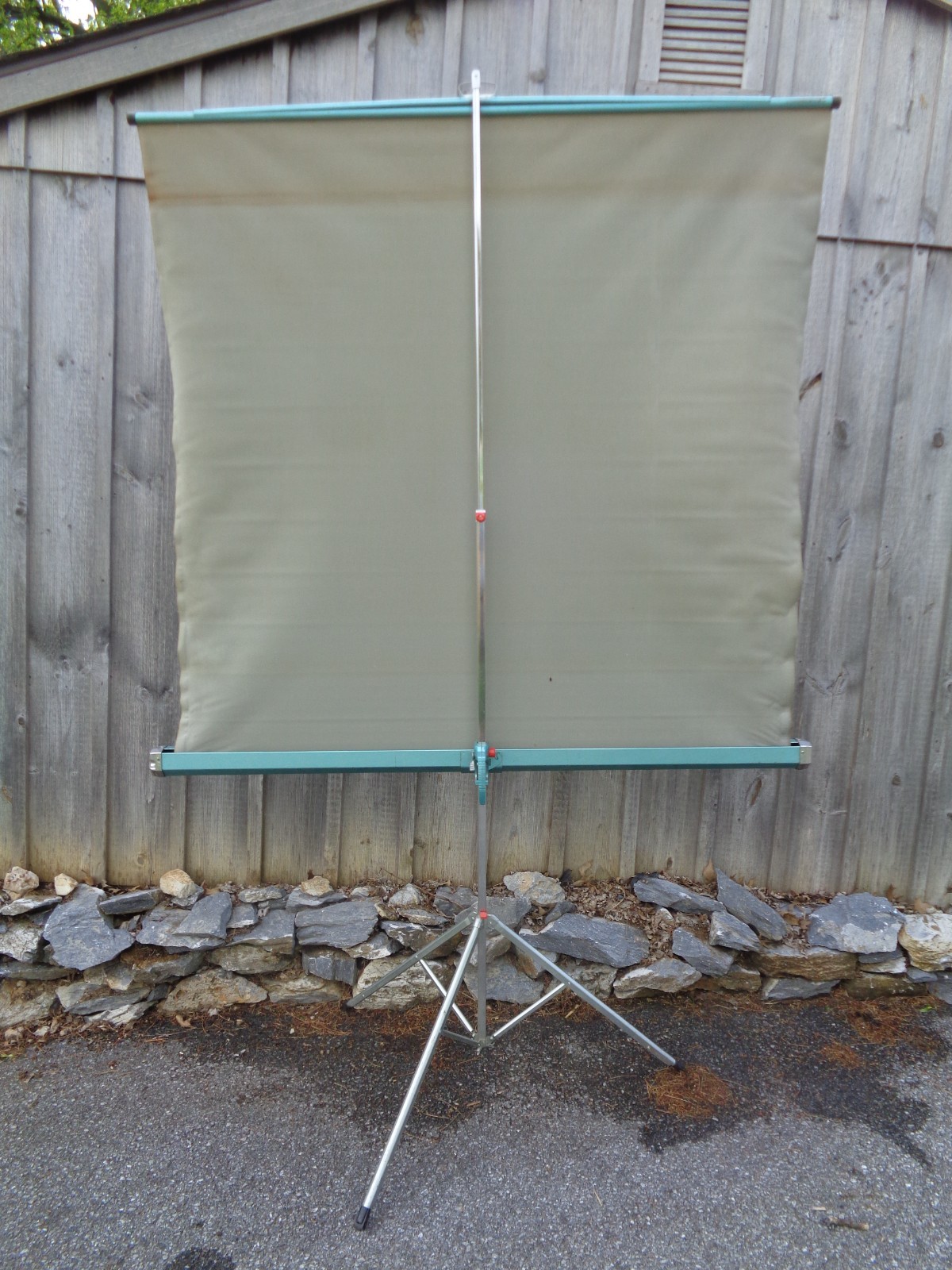 DA-LITE Wonder-Lite 60″ x 60″ Folding Portable Projection Screen on Tripod