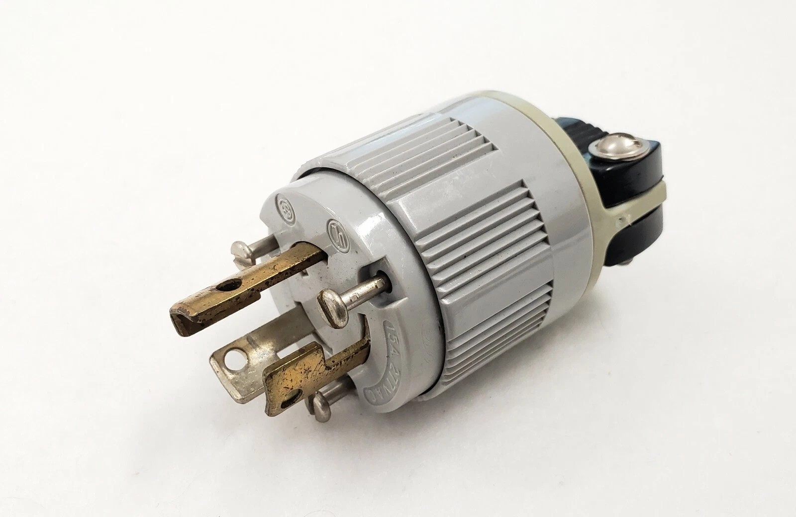 Arrow Hart 4771 Locking Plug 15A 227V 2 Pole 3 Wire 1/4″ to .656″ Dia Cord (3)