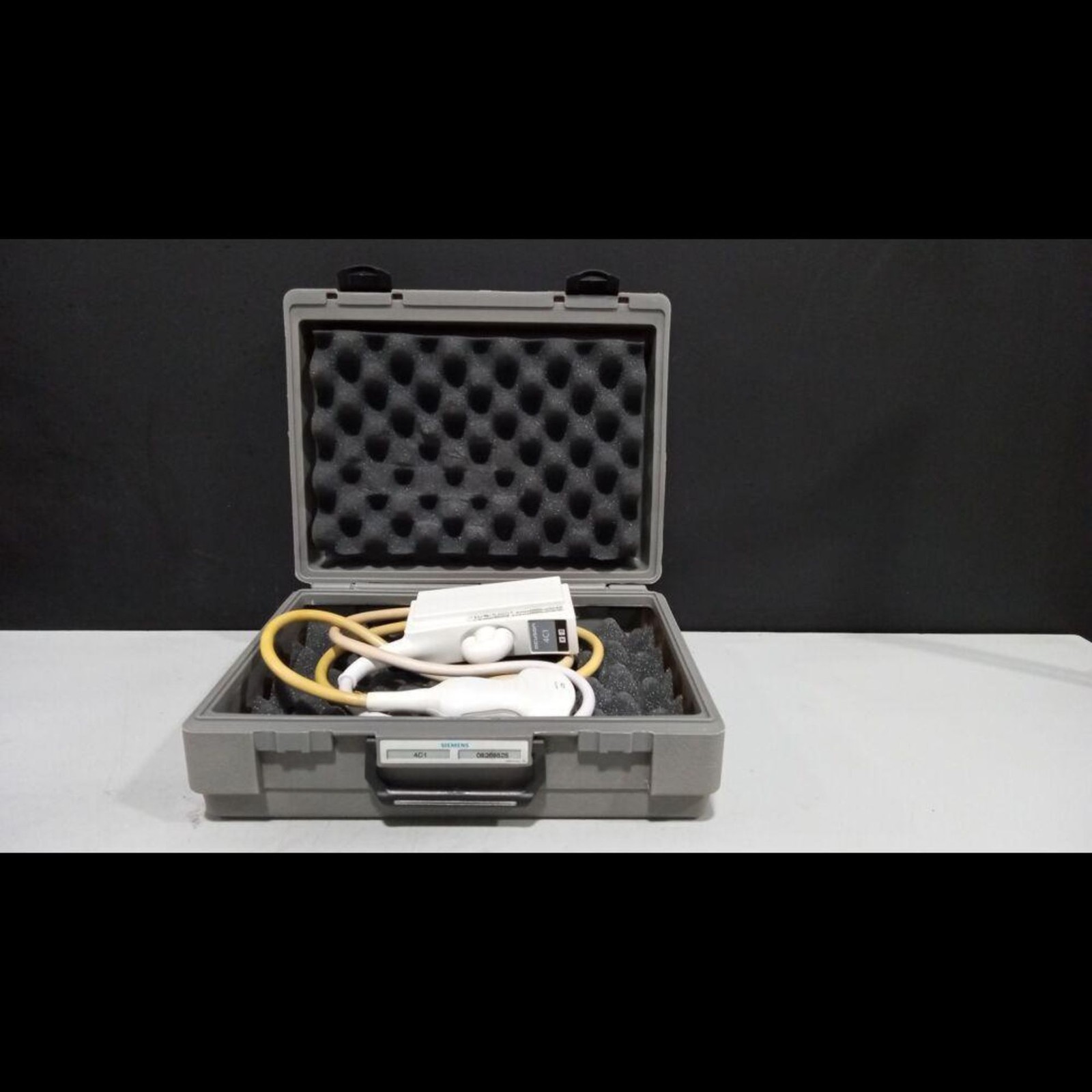 Siemens Acuson 4C1 Convex Ultrasound Transducer Probe with Carrying Case