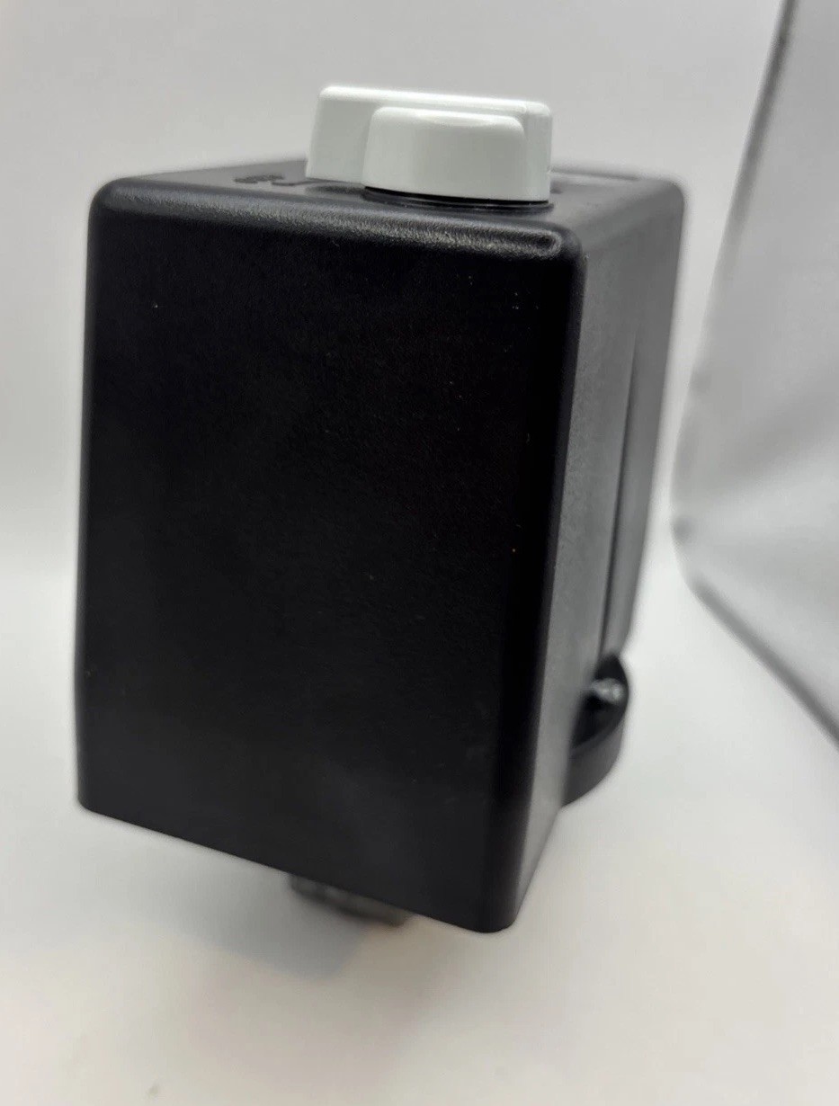 Condor MDR 3 Air Compressor Pressure Switch 3-Phase IP54 690V Auto/Off Control